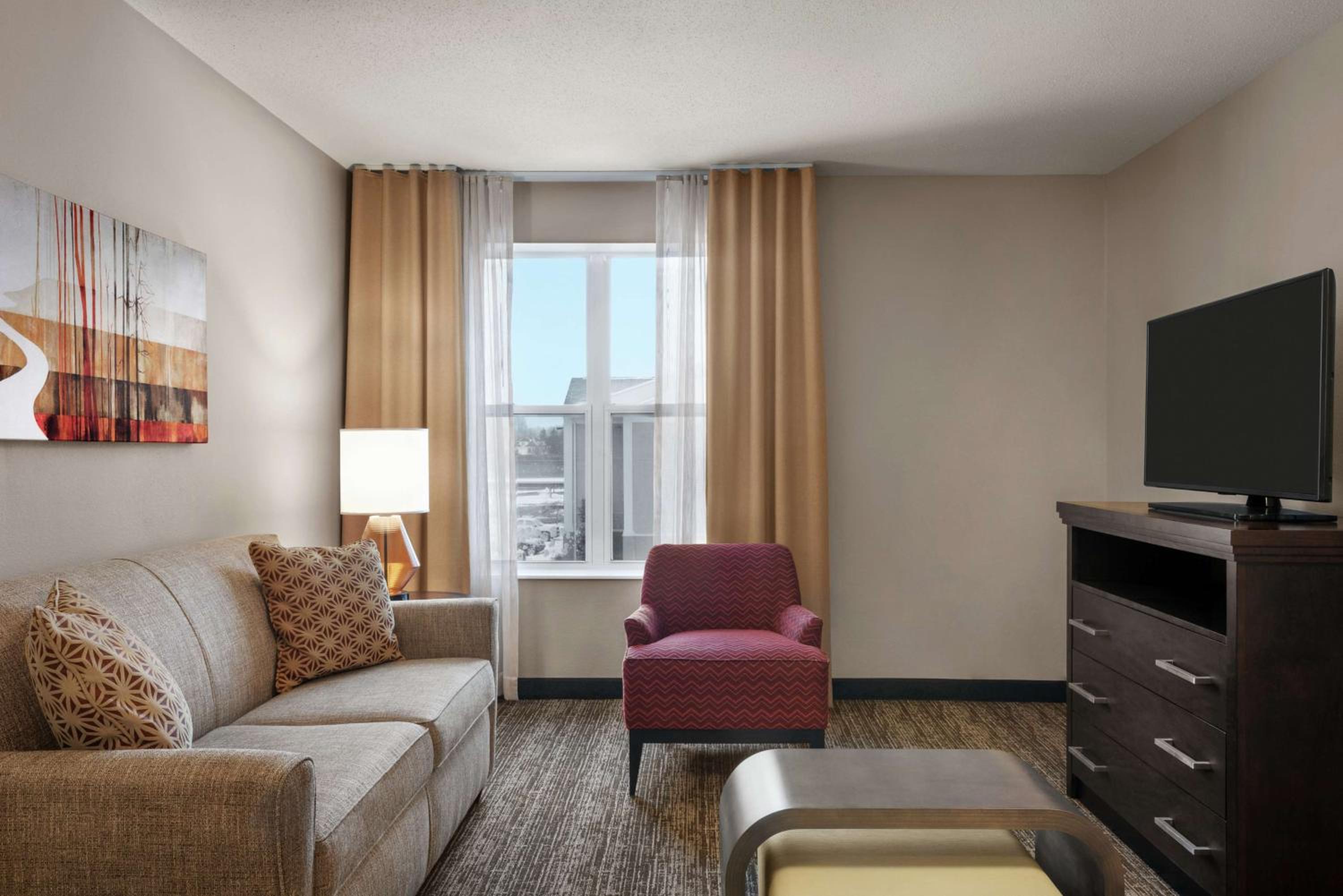 One-Bedroom Queen Suite with Two Queen Beds - Non-Smoking - Photo 5