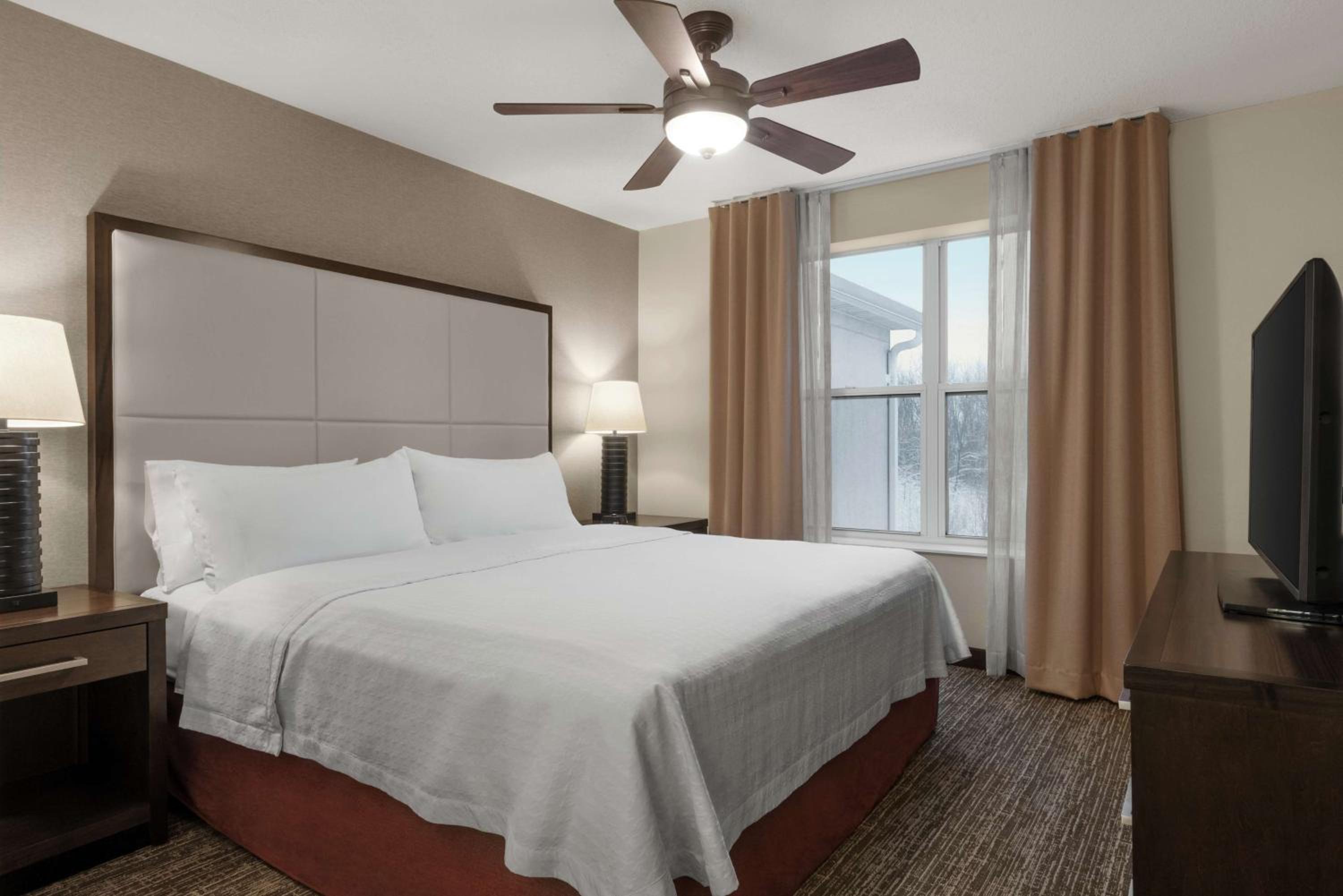 One-Bedroom King Suite - Non-Smoking - Photo 9