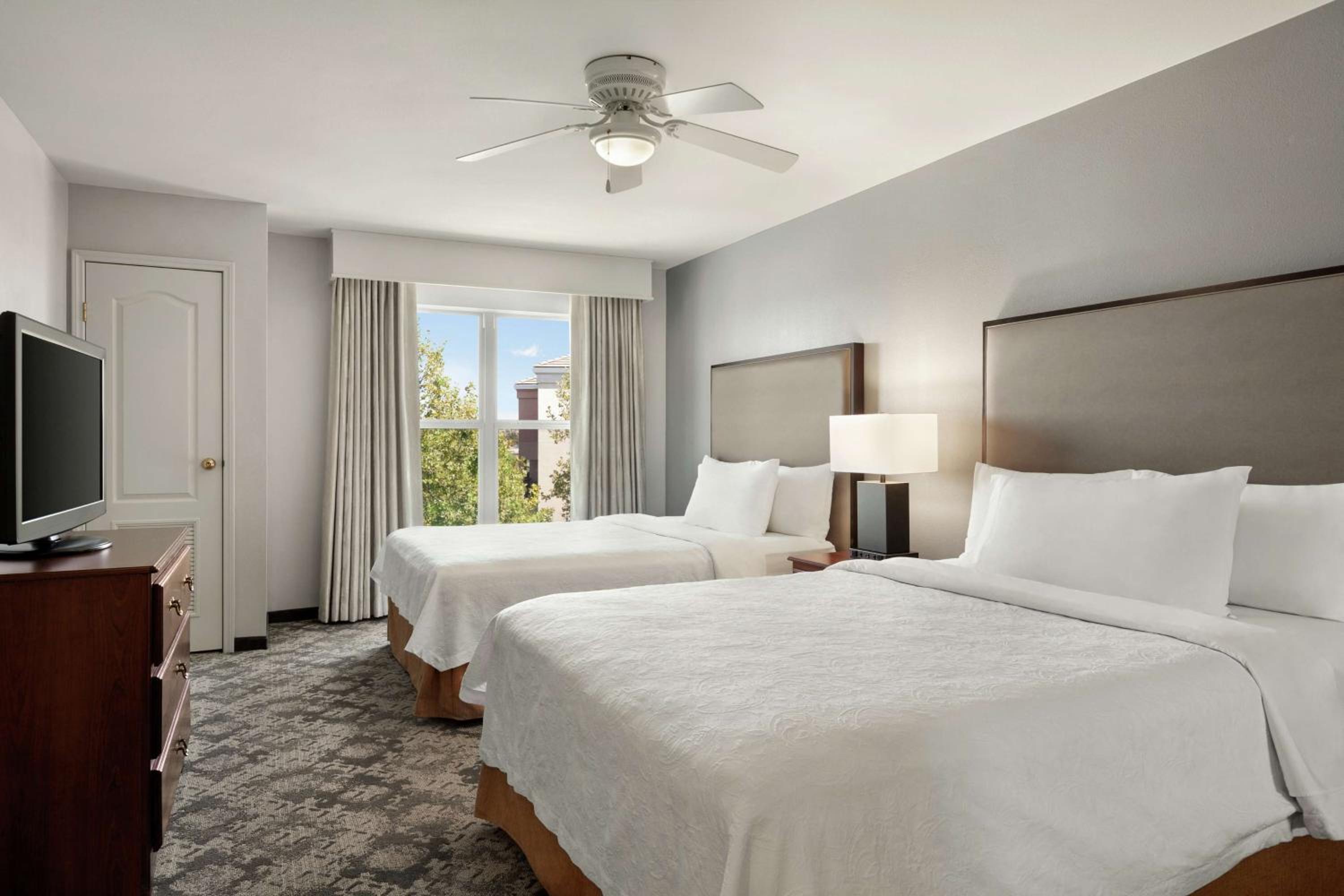Two Bedroom Suite with One King and Two Queen Beds - Non-Smoking - Photo 1