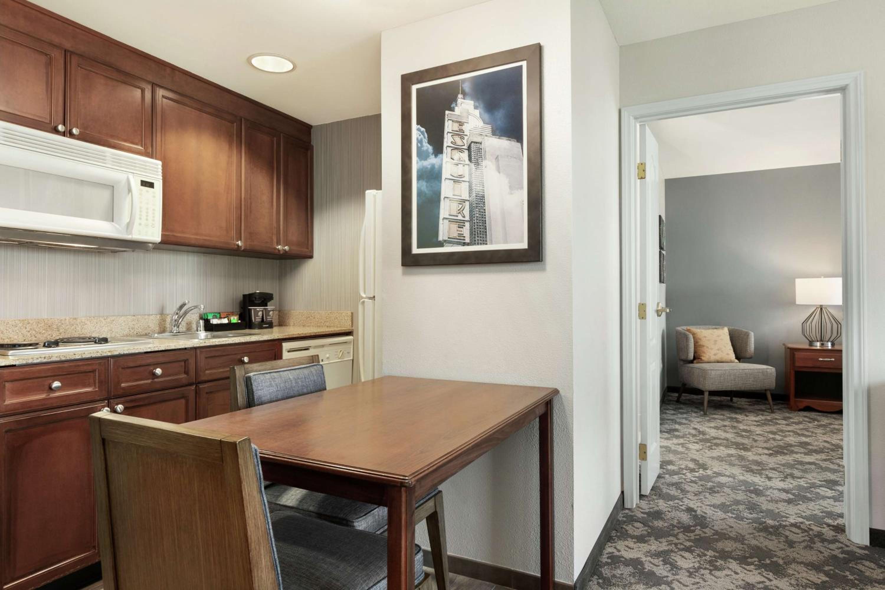 Two Bedroom Suite with One King and Two Queen Beds - Non-Smoking - Photo 5