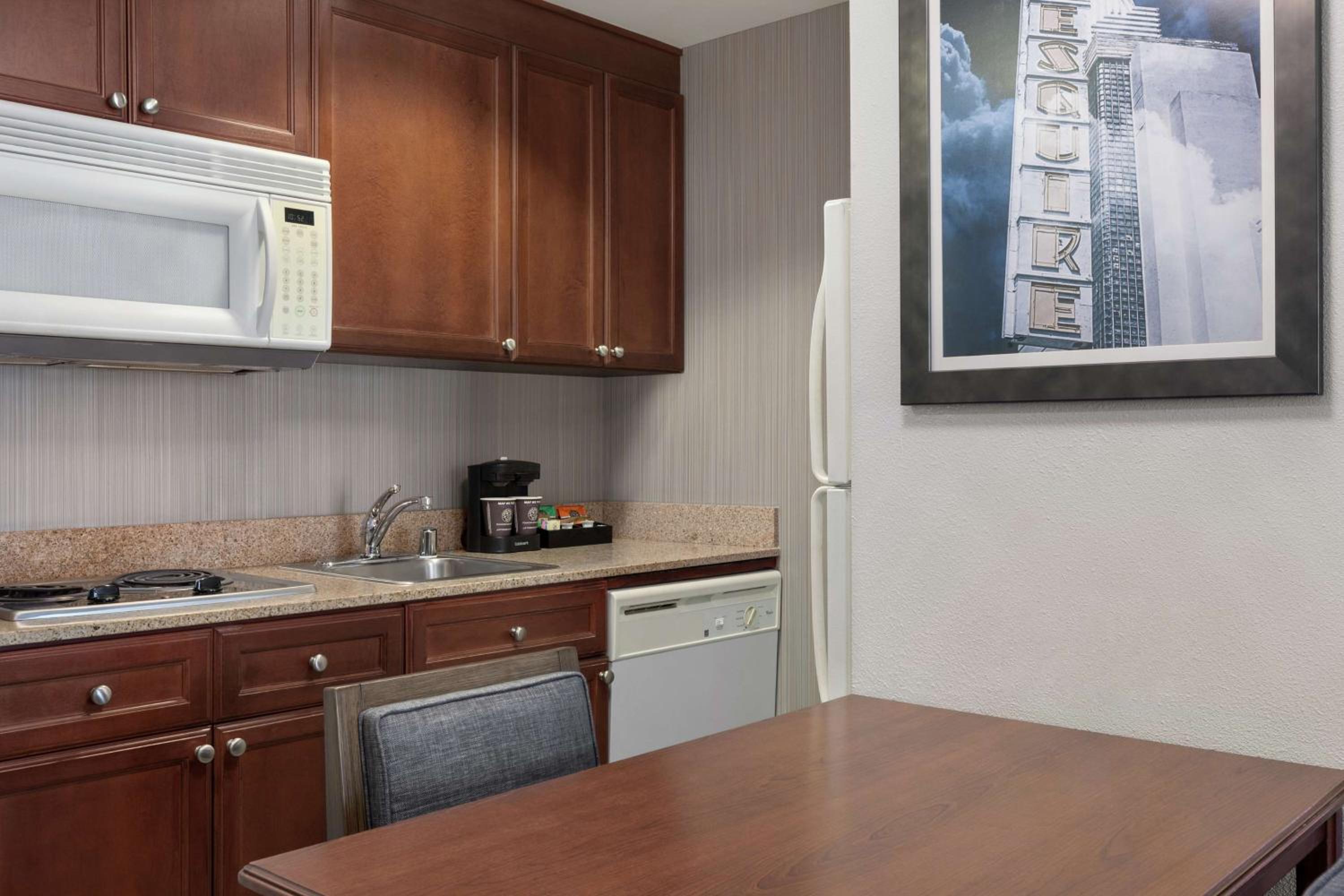 One-Bedroom King Suite - Non-Smoking - Photo 6