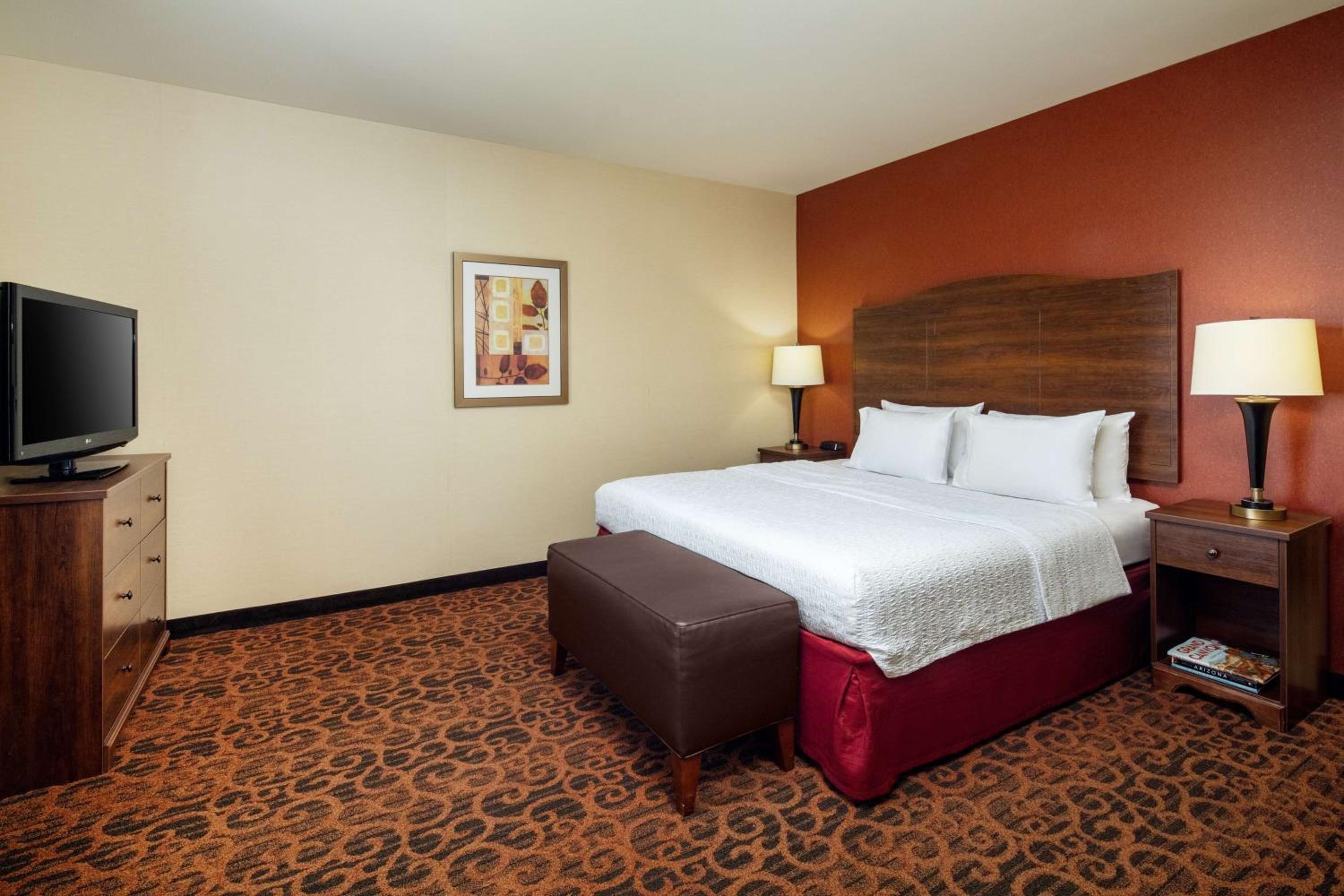 King Room with Sofa Bed - Non-Smoking - Photo 3
