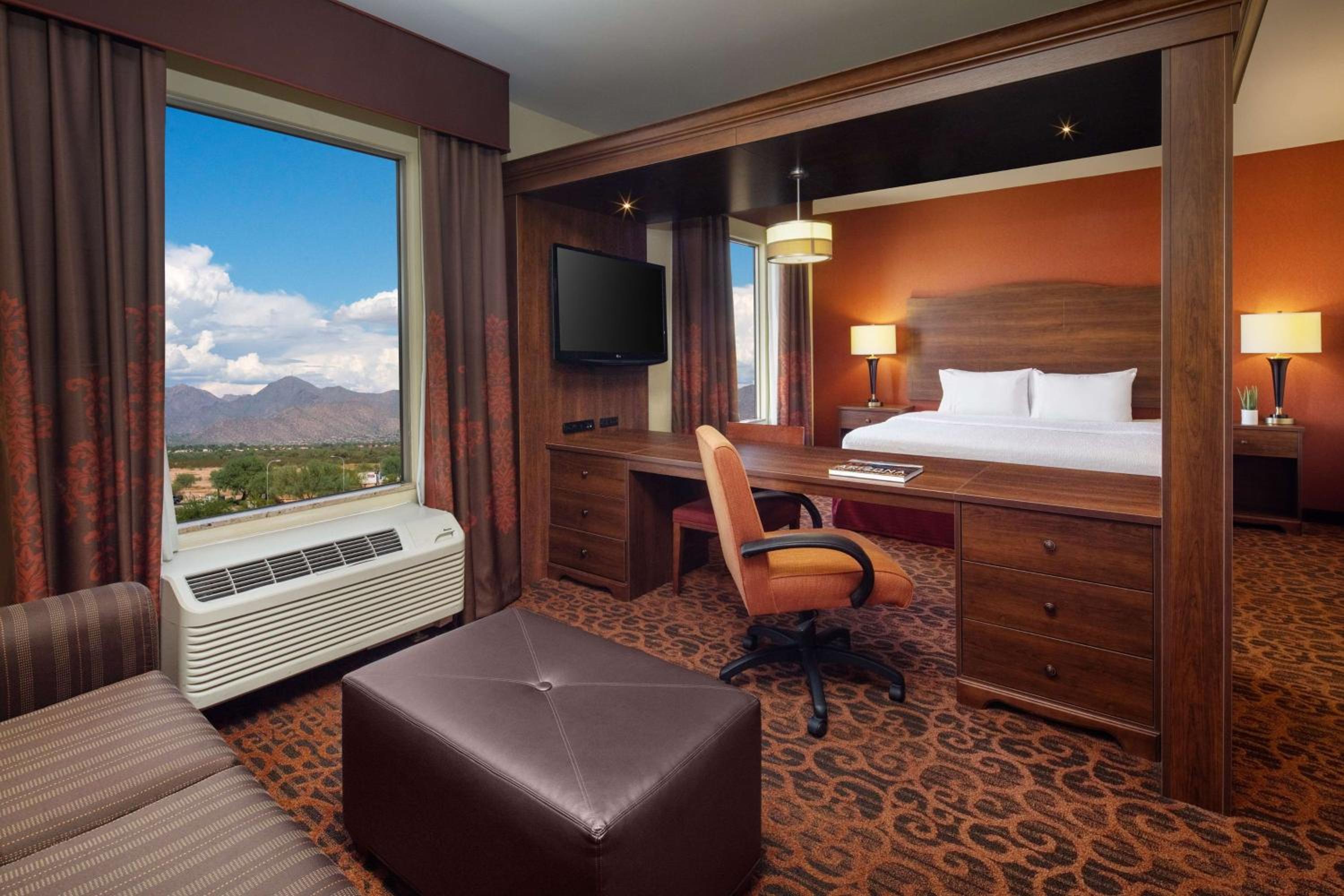 King Room with Mountain View - Non-Smoking - Photo 3