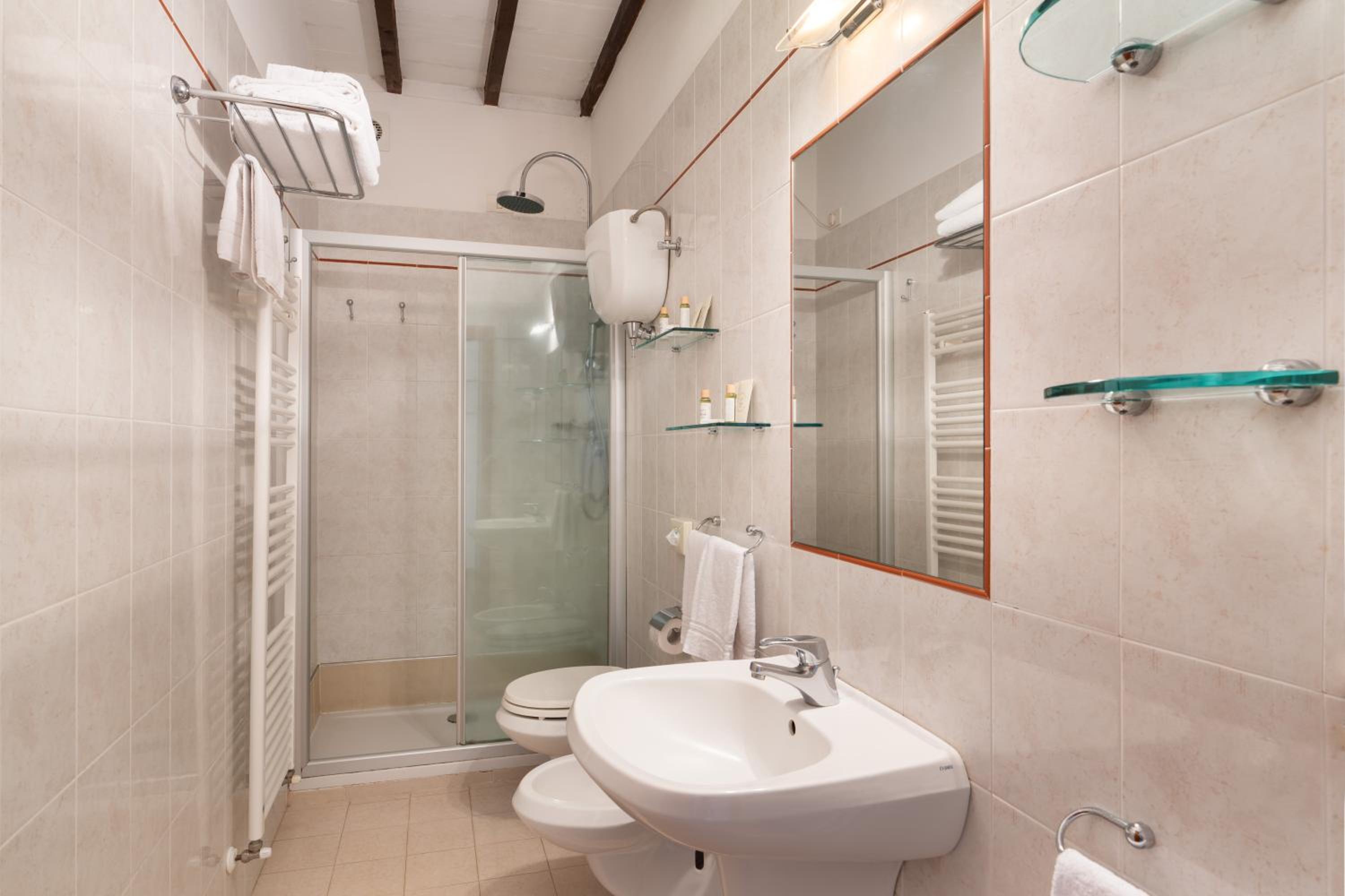 Quadruple Room - Photo 2