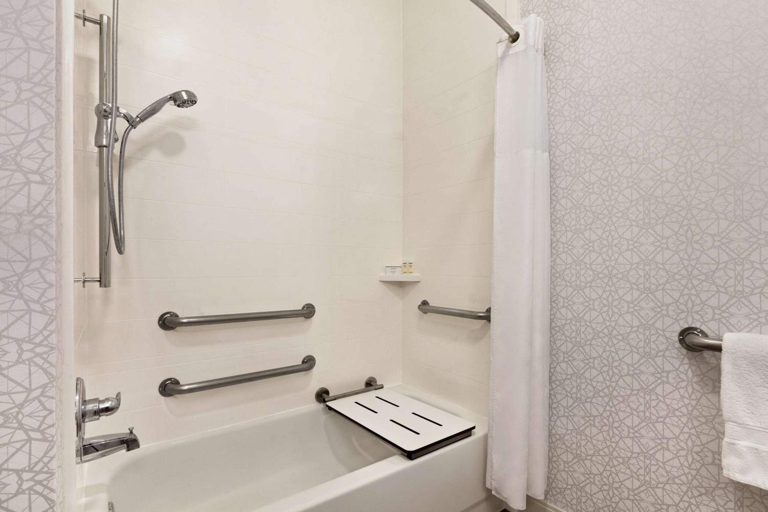 Queen Room with Two Queen Beds - Mobility and Hearing Access/Non-Smoking