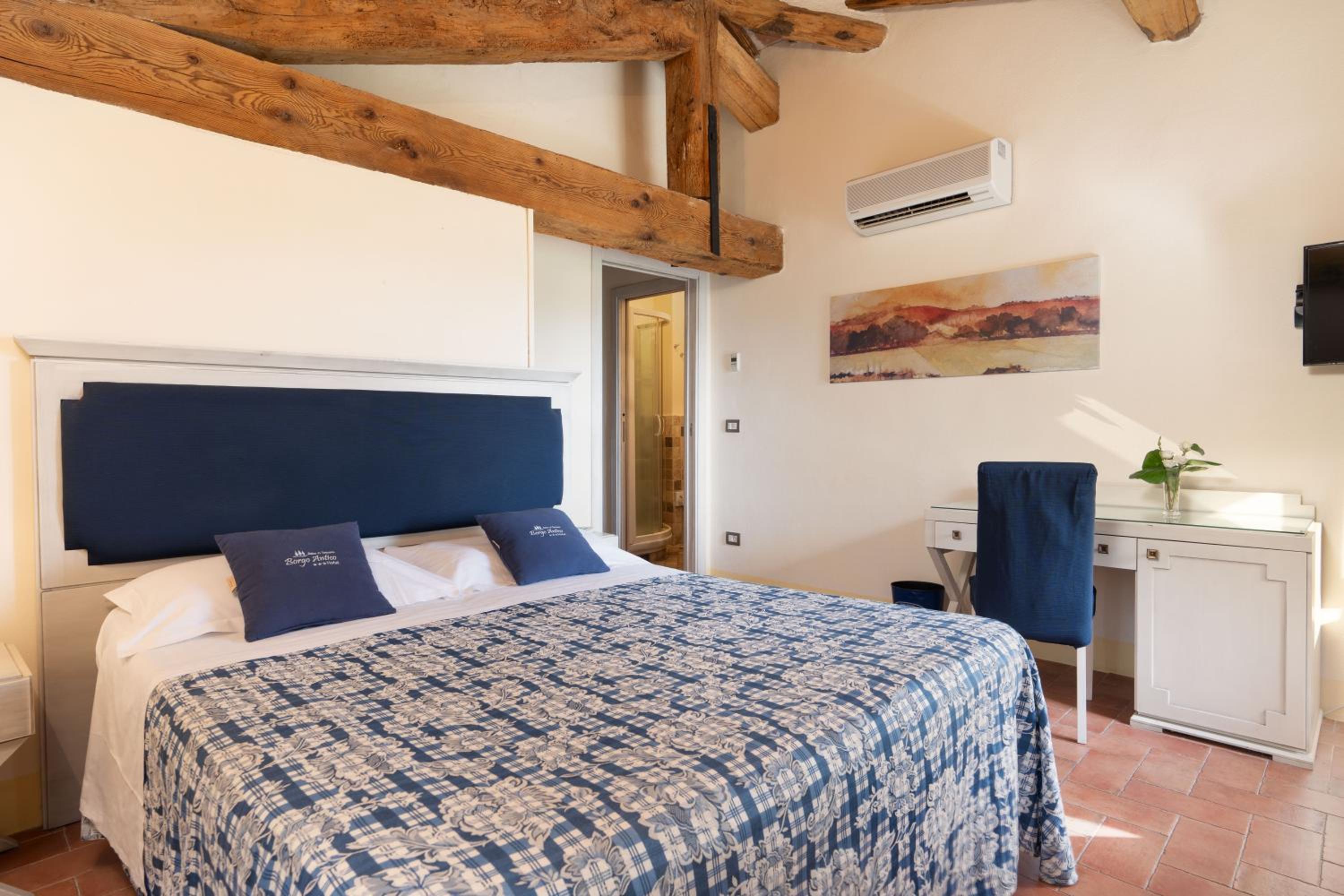 Quadruple Room - Photo 1