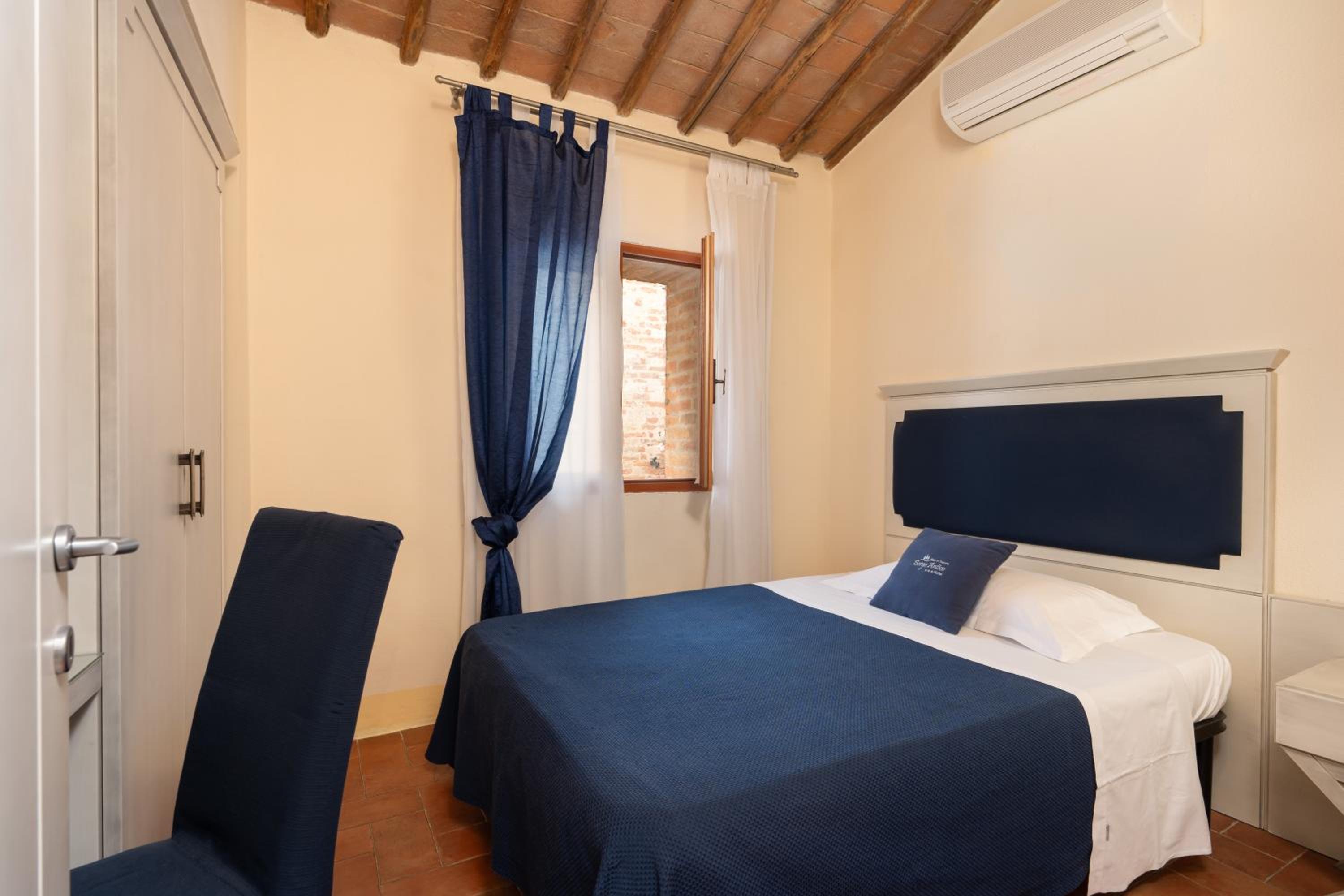 Quadruple Room - Photo 5