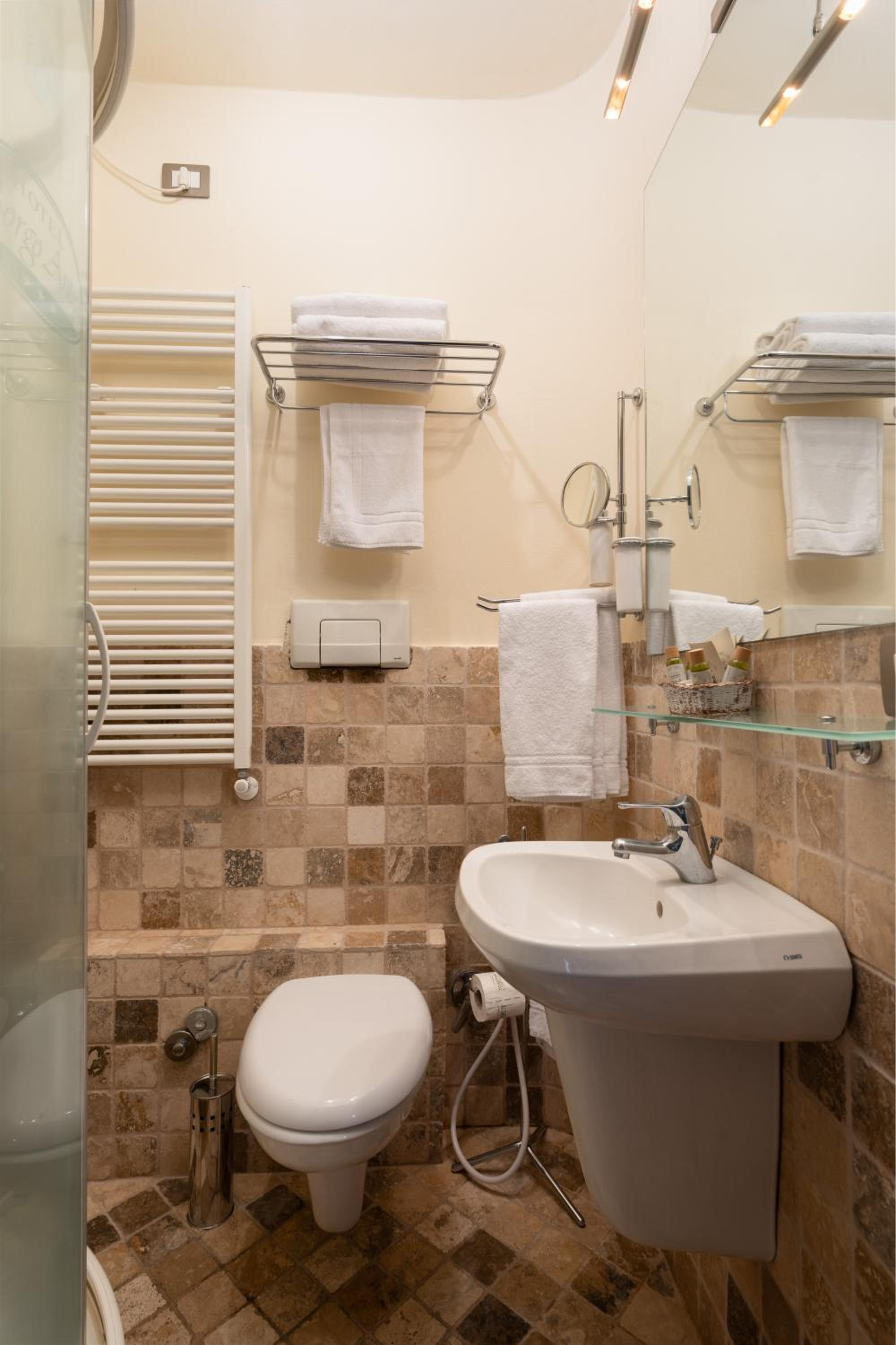 Quadruple Room - Photo 8
