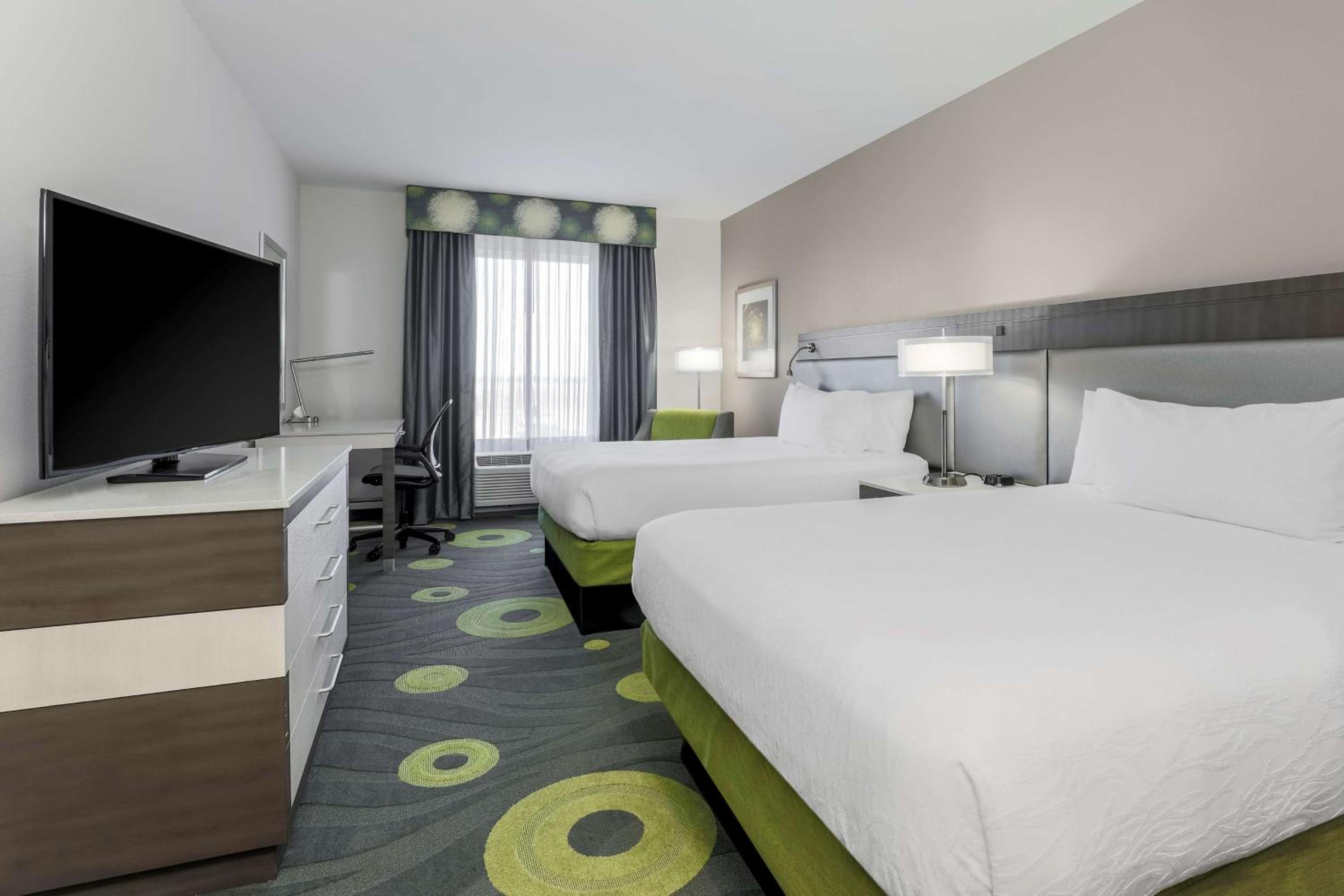 Queen Room with Two Queen Beds photo 1