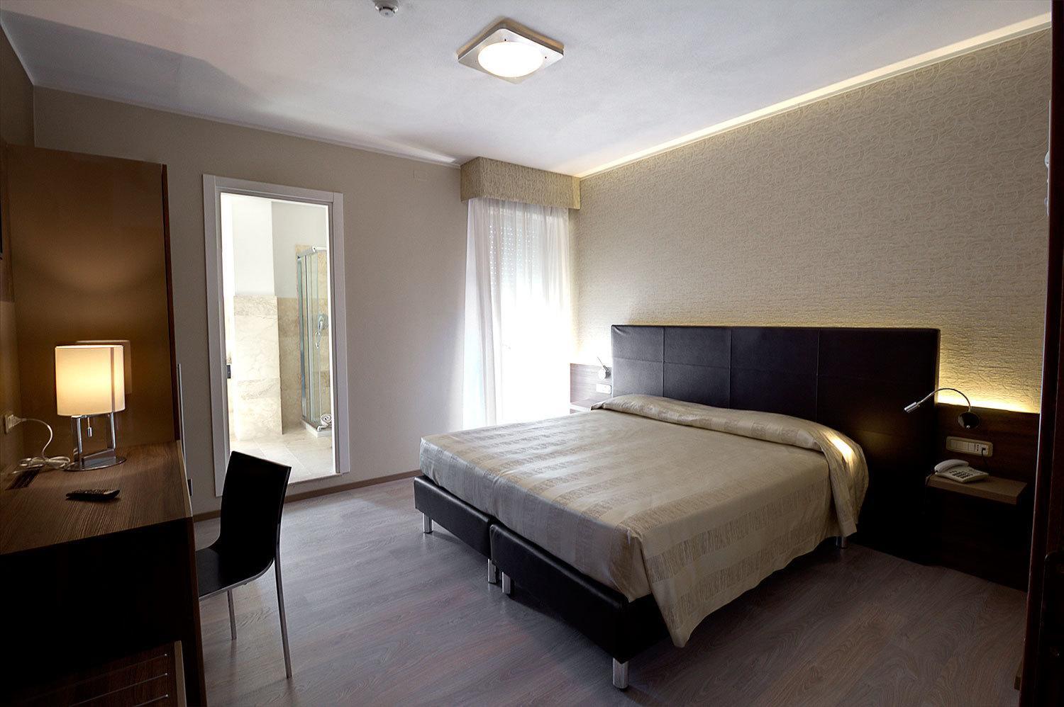 Double or Twin Room photo 3