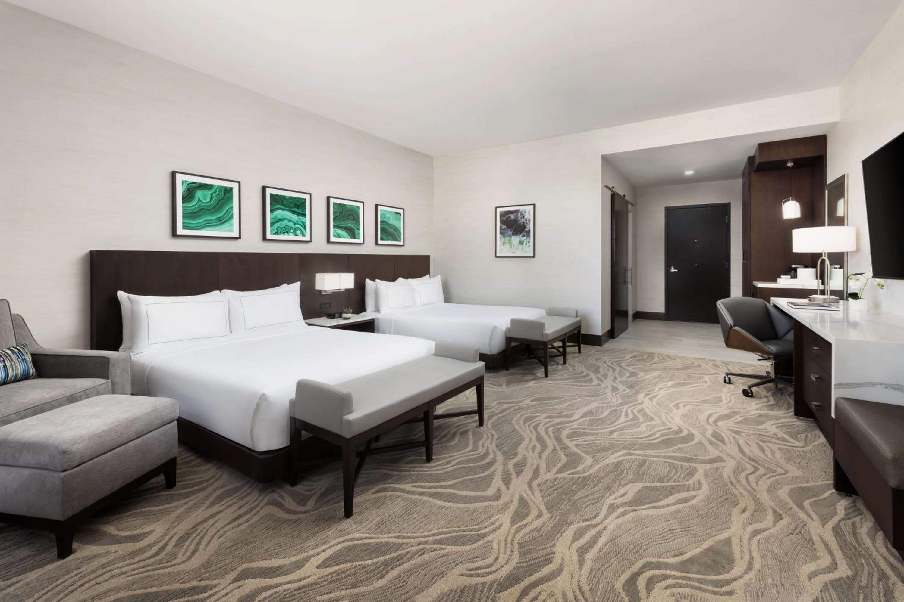 Queen Room with Two Queen Beds and Balcony - Mobility Accessible - Photo 2