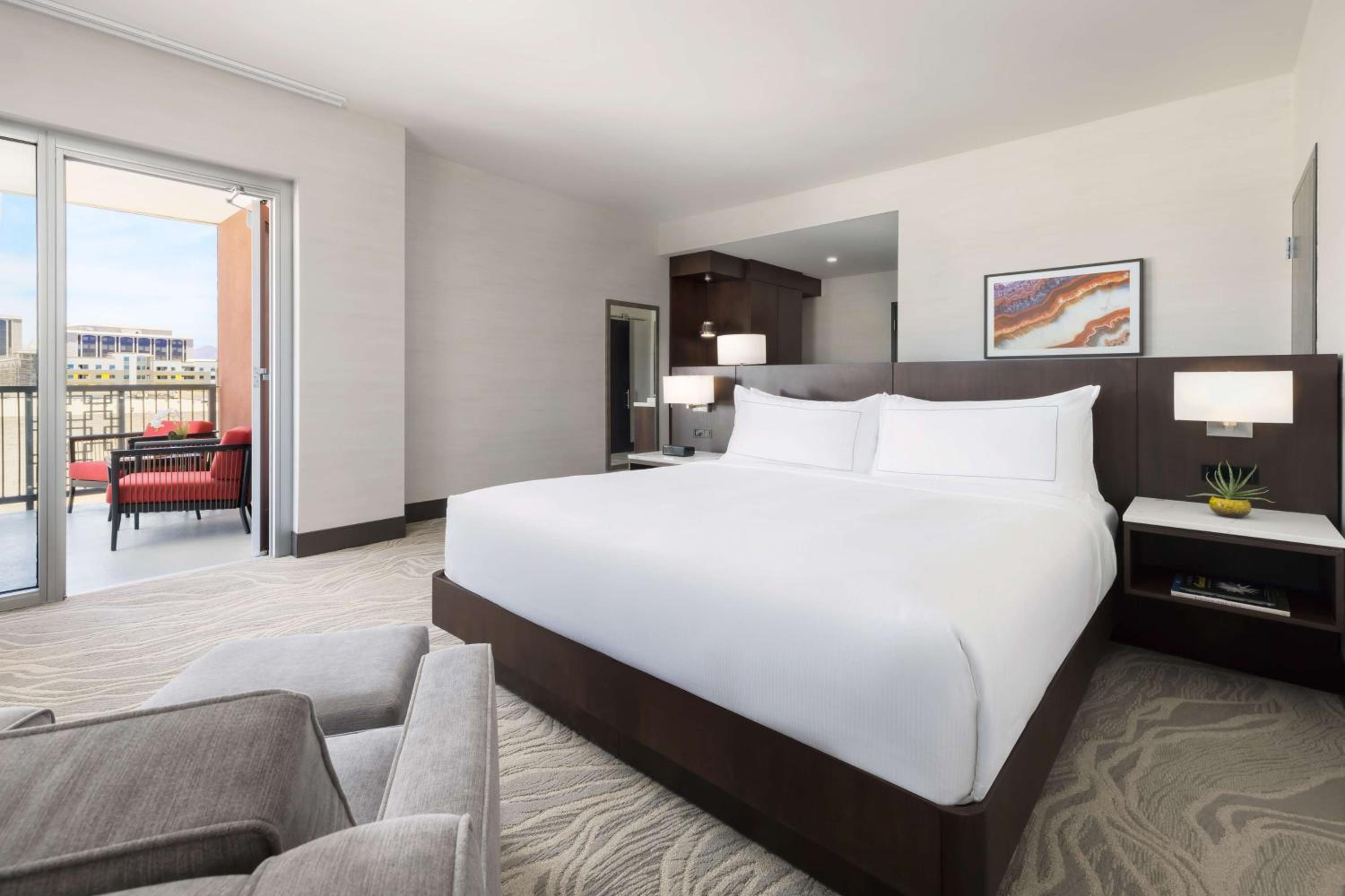 One-Bedroom King Suite with Balcony - Photo 1