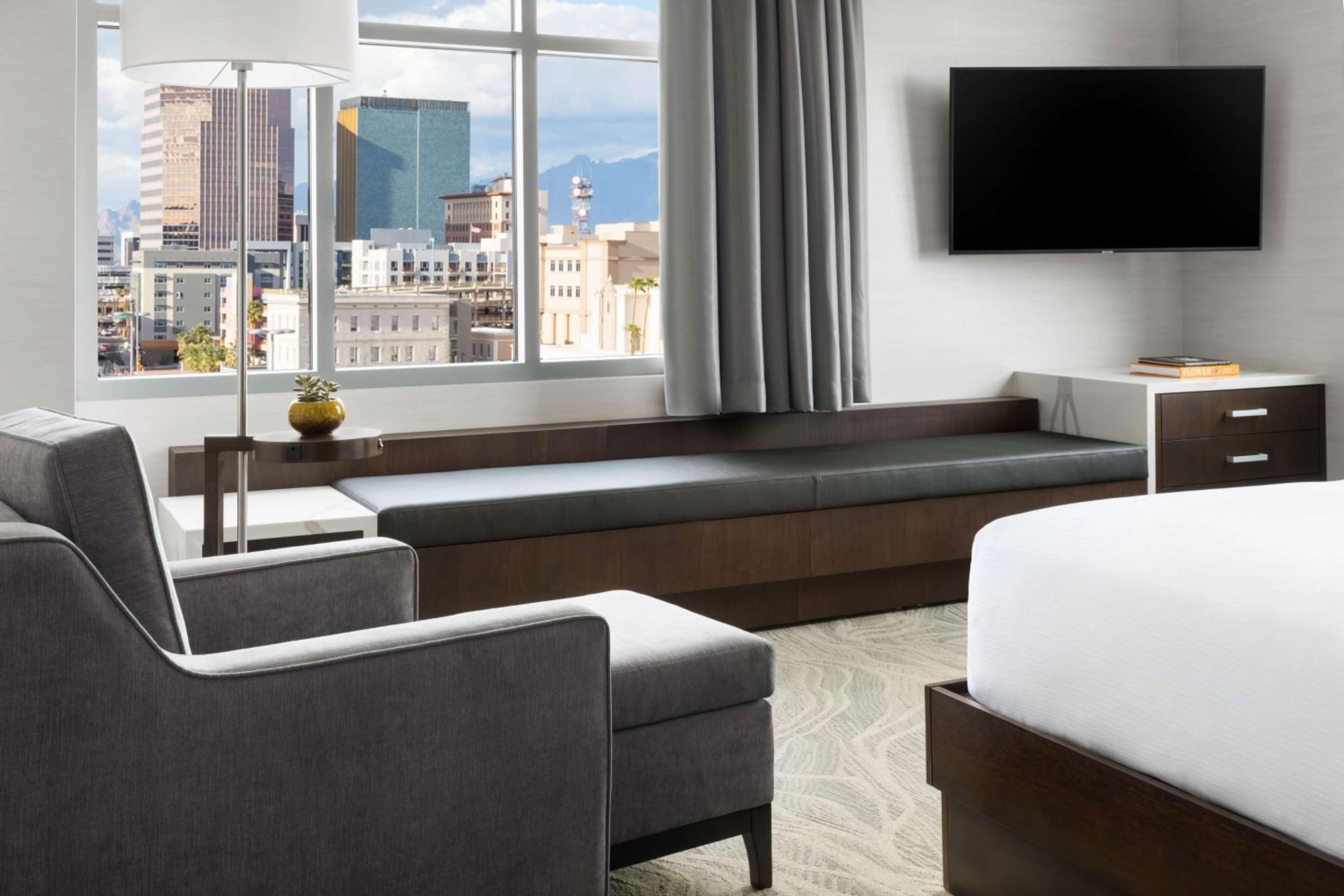 Deluxe King Room - Photo 4