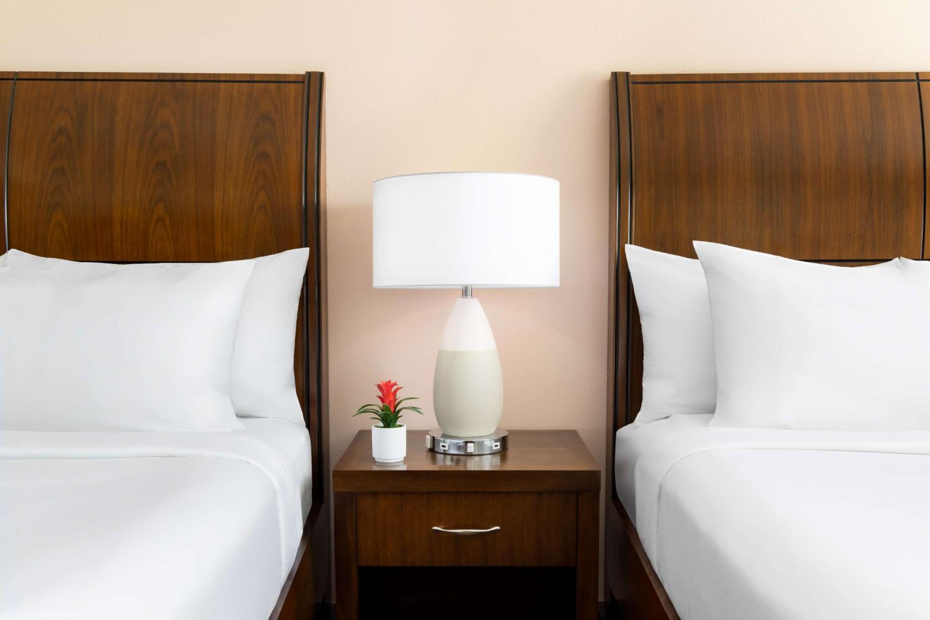 Premium Queen Room with Two Queen Beds photo 3