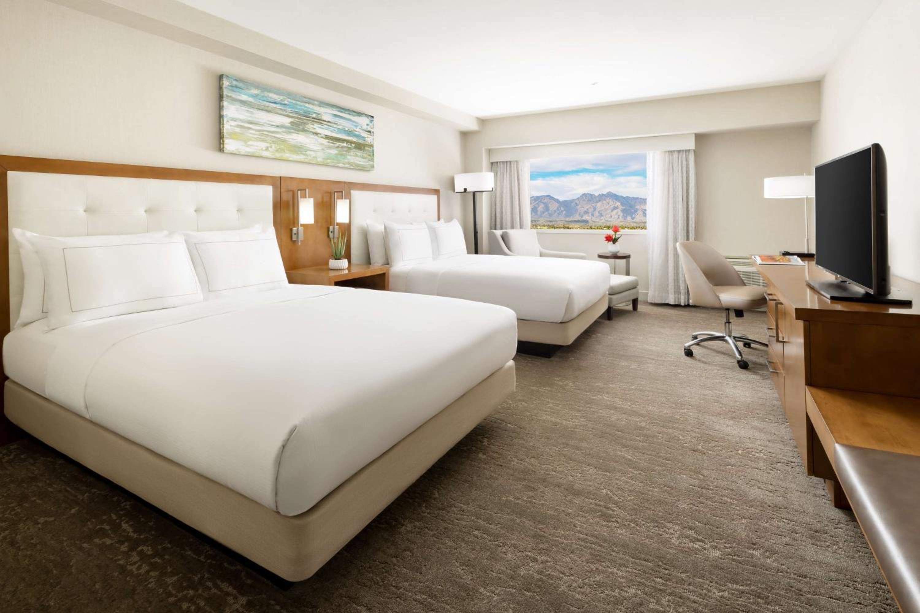 Queen Room with Two Queen Beds and Mountain View photo 2