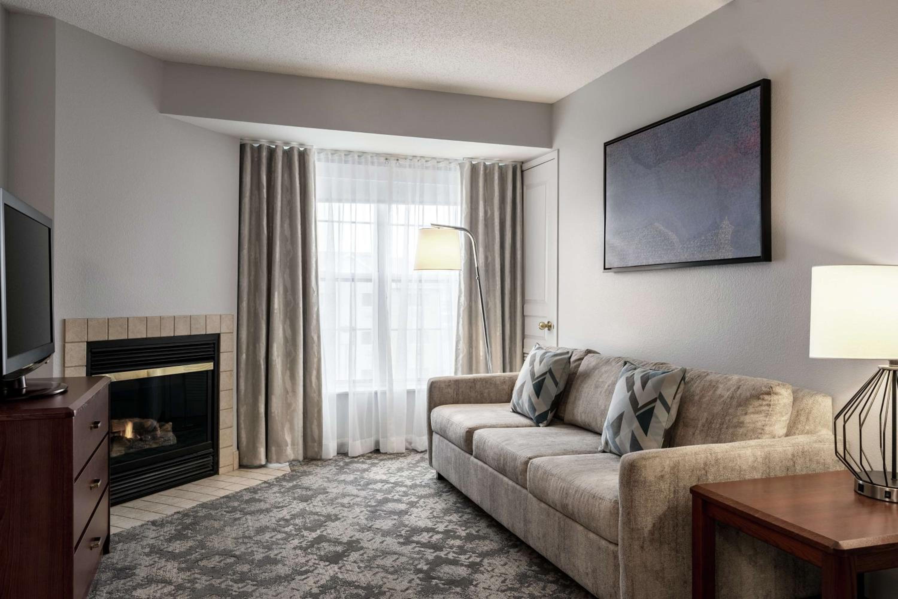 Two-Bedroom Queen Suite with Fireplace - Non-Smoking - Photo 6