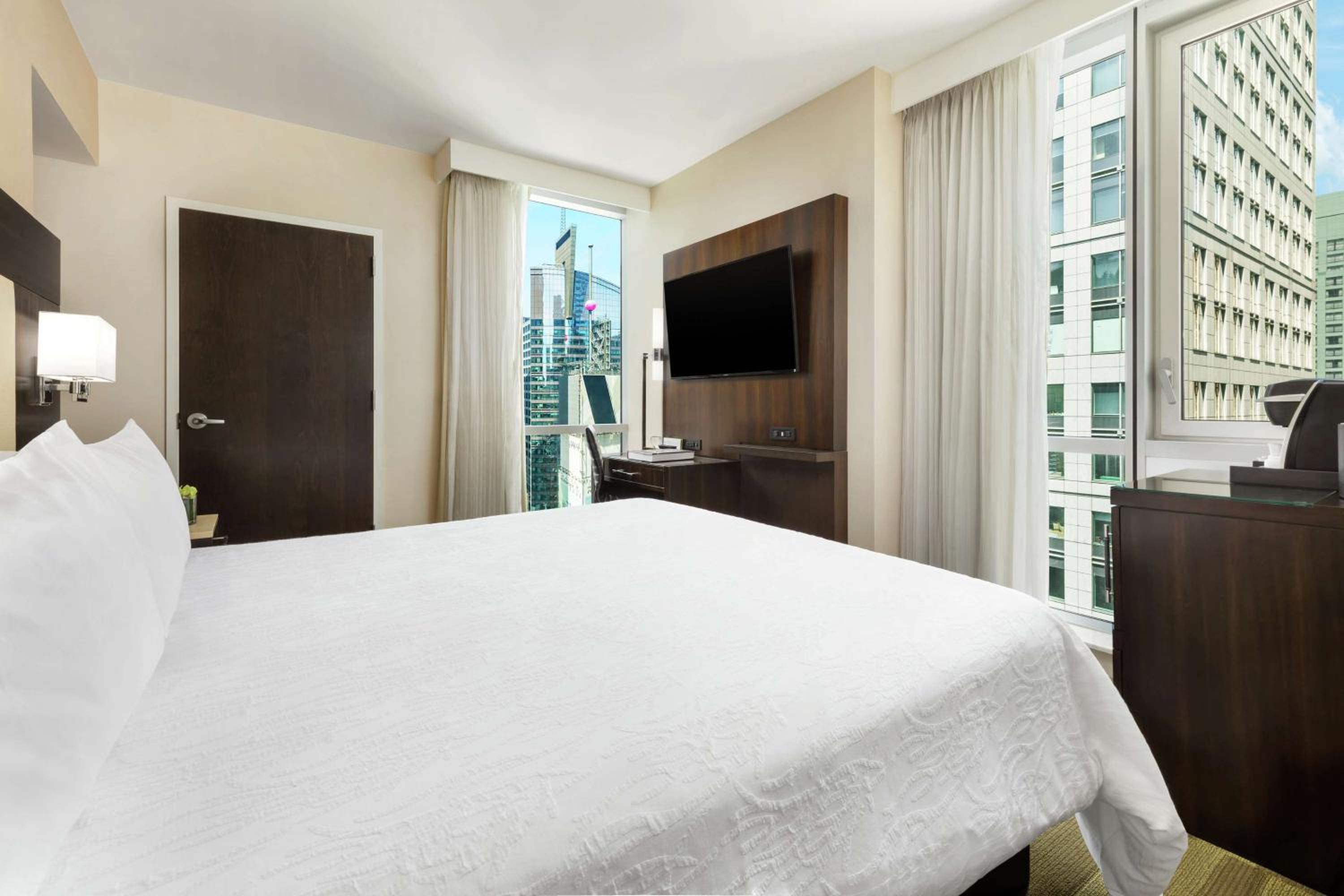 King Corner Room with Times Square View
