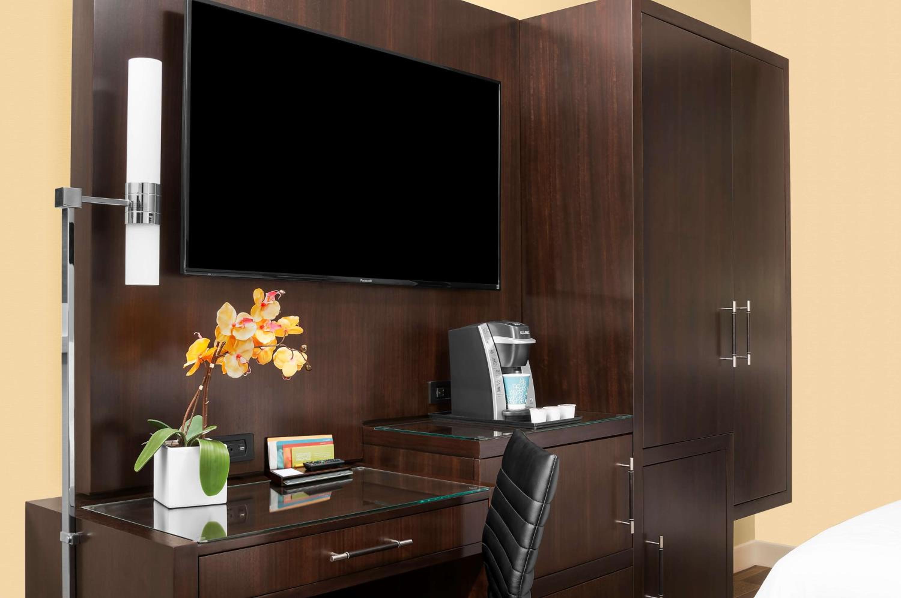 Queen Room with Two Queen Beds - Hearing Access