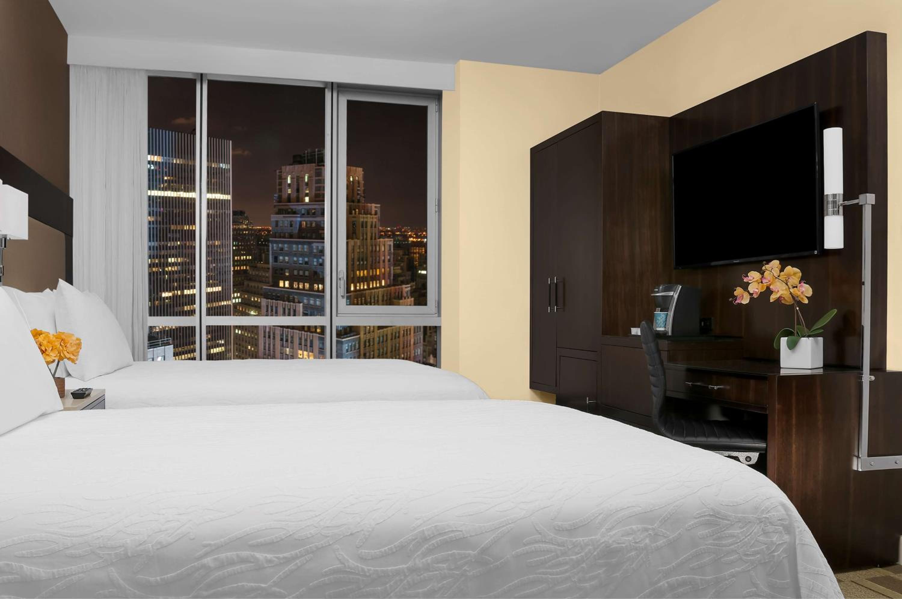 Queen Room with Two Queen Beds - Hearing Access