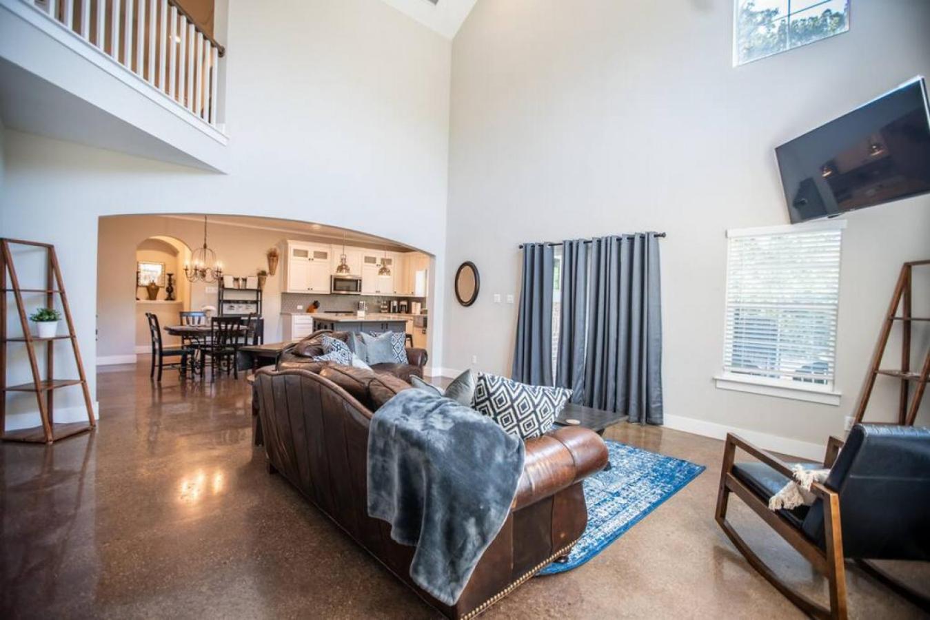 Three-Bedroom House photo 1