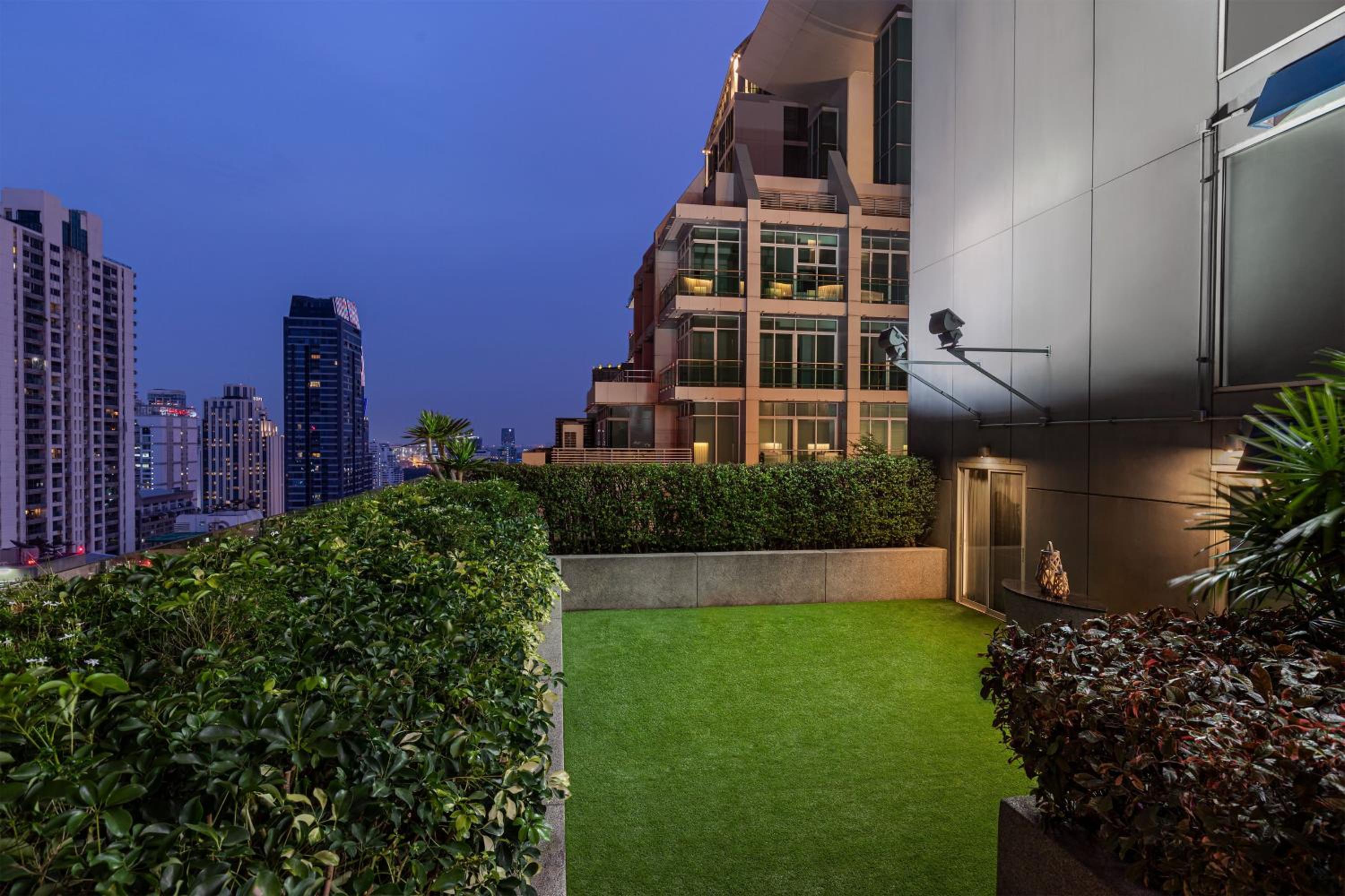 One-Bedroom Savvy King Suite with City View - High Floor photo 3