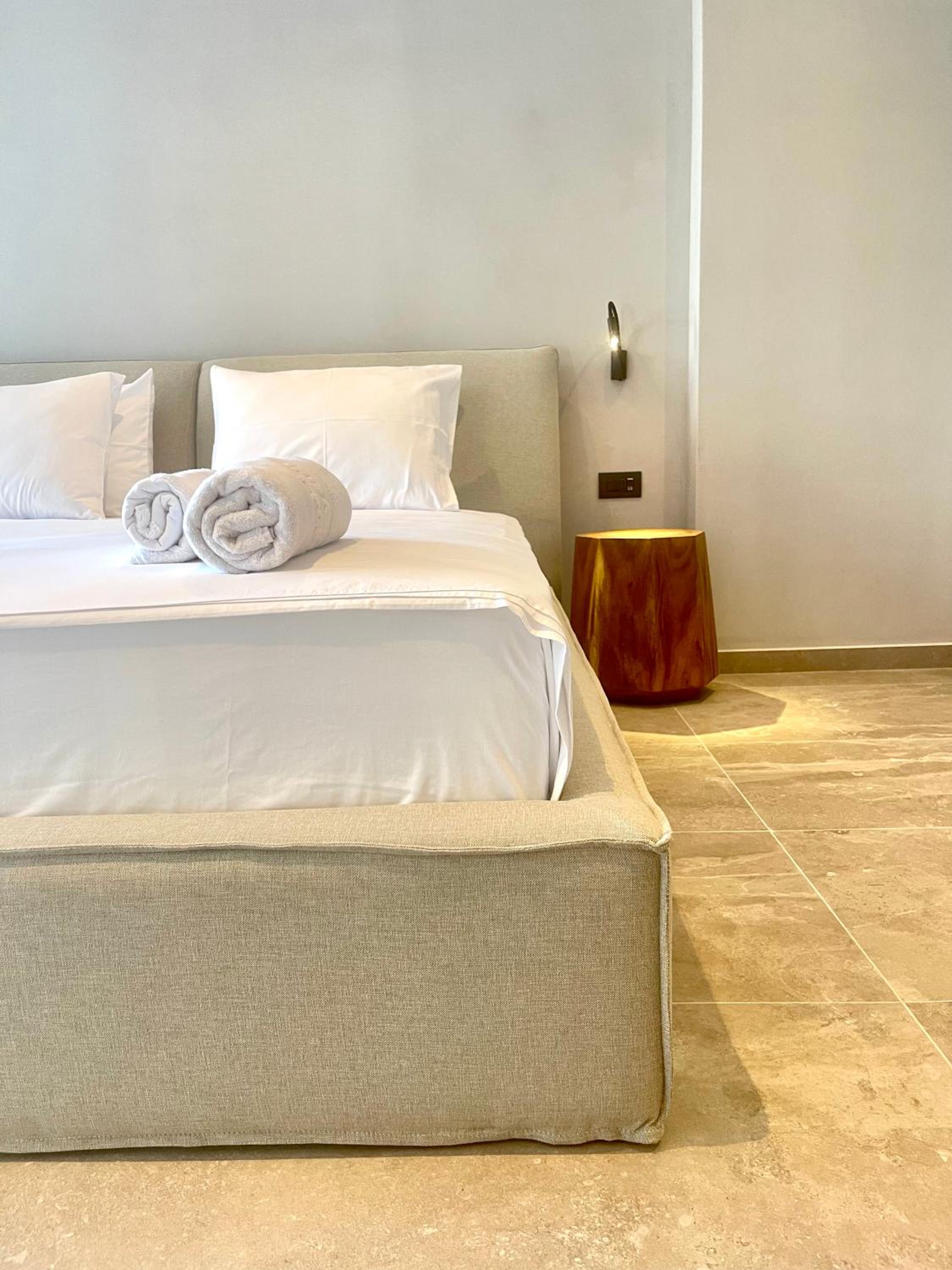 Deluxe Double Room with Bath photo 2