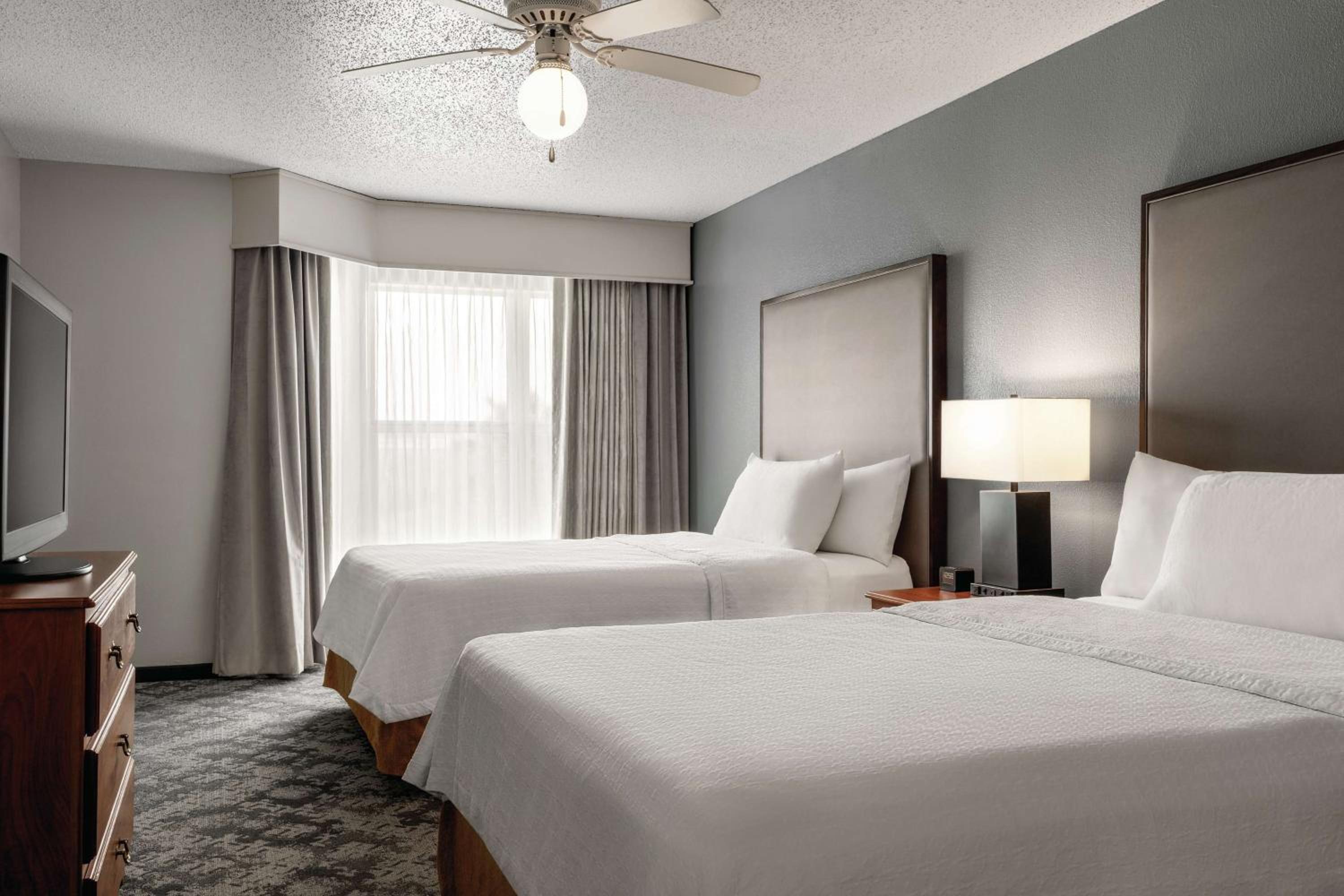 One-Bedroom Queen Suite with Two Queen Beds - Non-Smoking - Photo 6