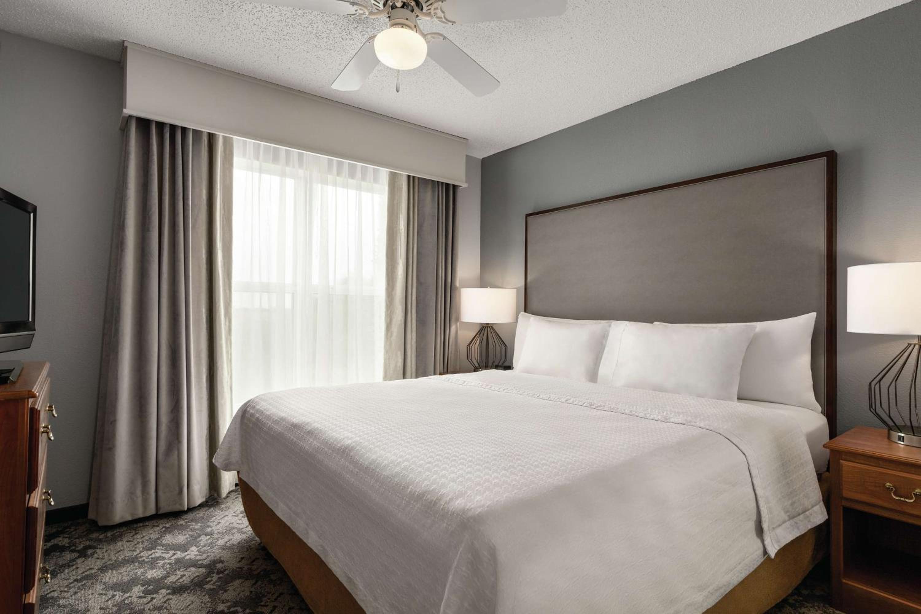 One-Bedroom King Suite - Non-Smoking - Photo 3