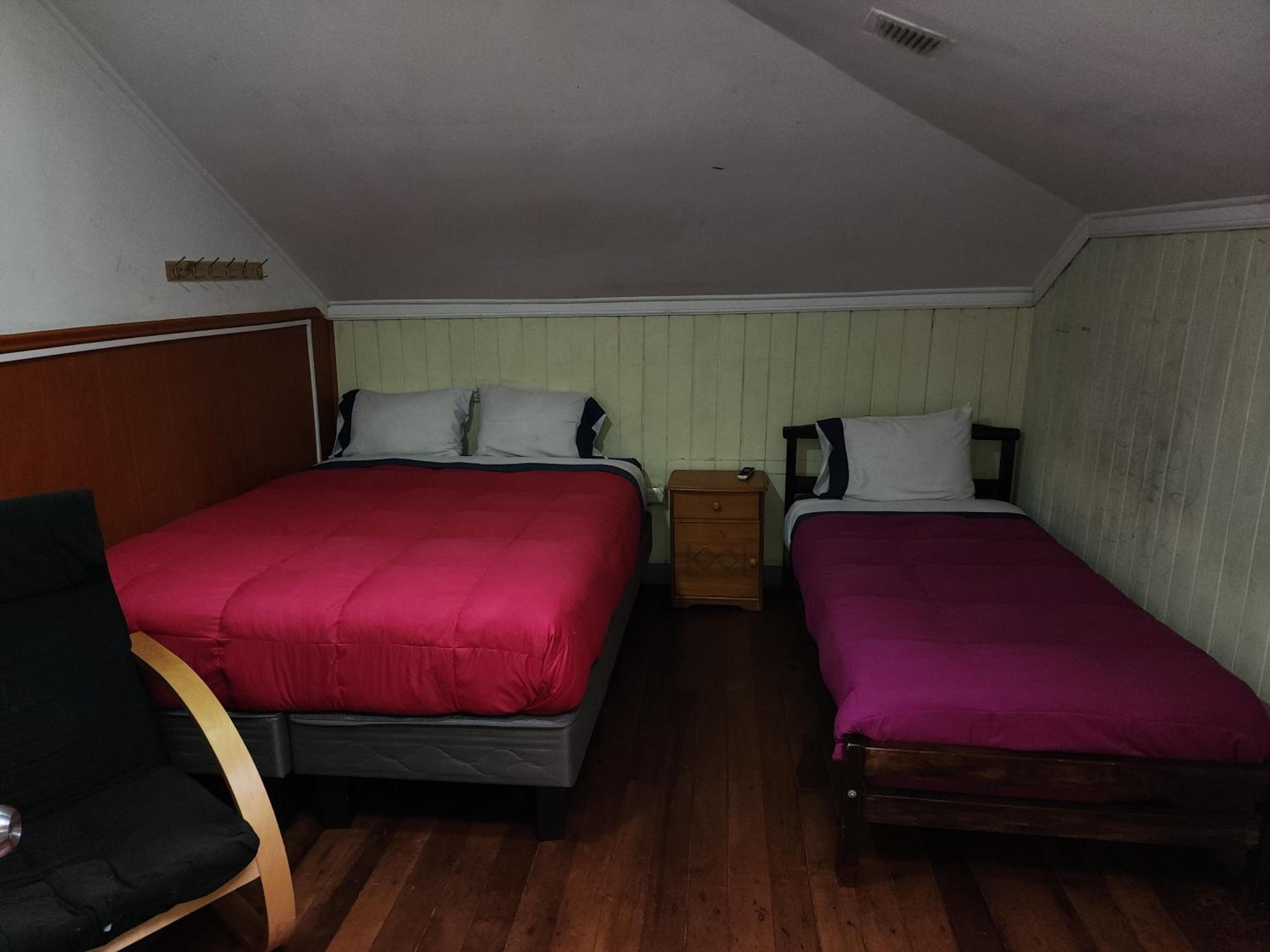 Queen Room with Shared Bathroom photo 1