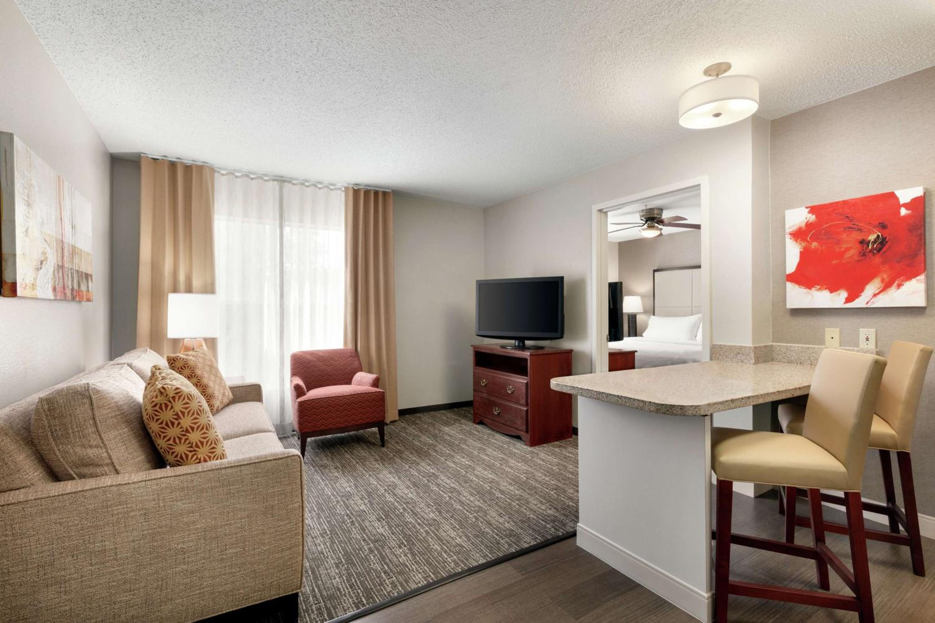 One-Bedroom King Suite - Photo 2