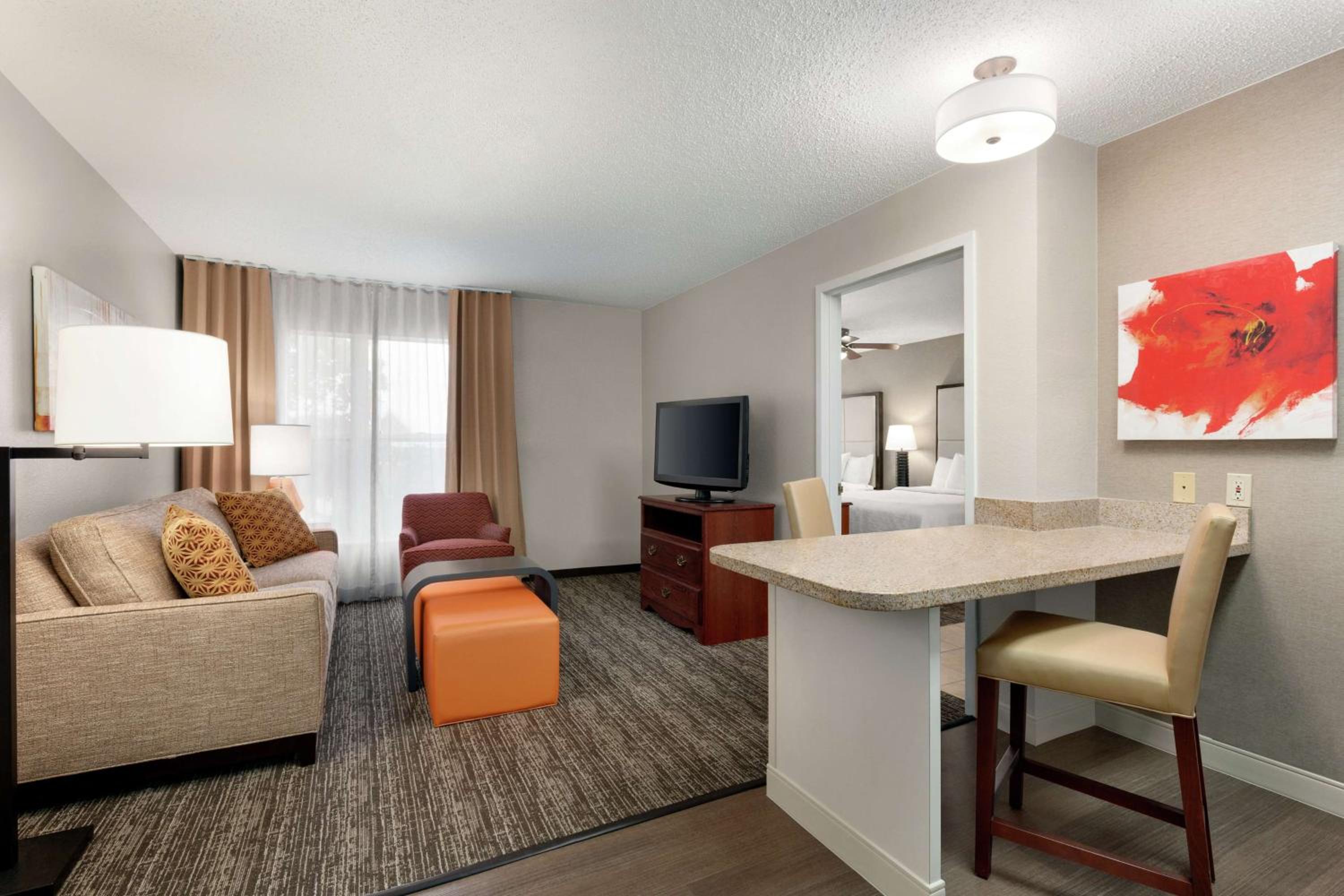 One-Bedroom Queen Suite with Two Queen Beds - Photo 4