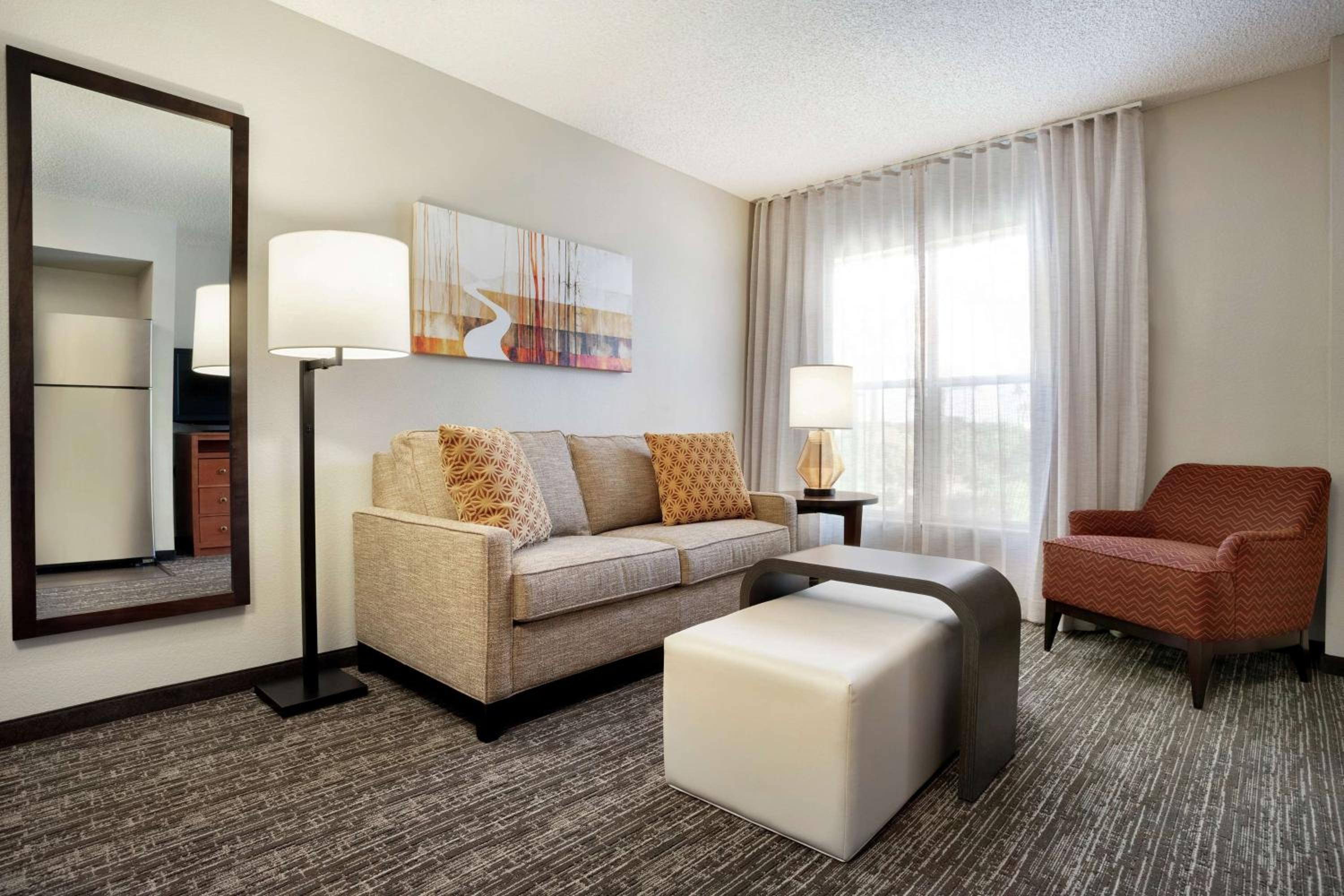 One-Bedroom Queen Suite with Two Queen Beds - Non-Smoking - Photo 6