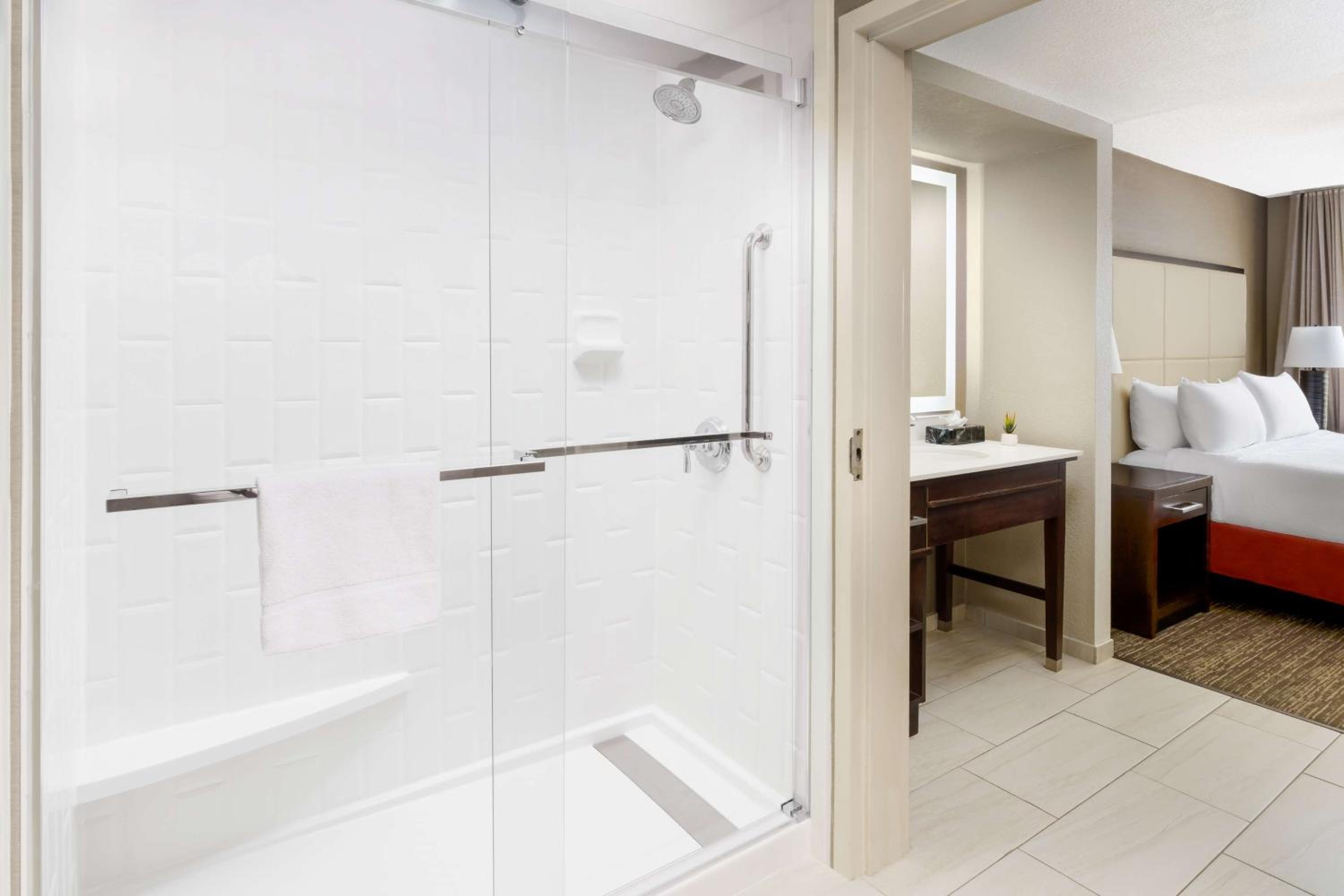 One-Bedroom King Suite - Non-Smoking - Photo 8