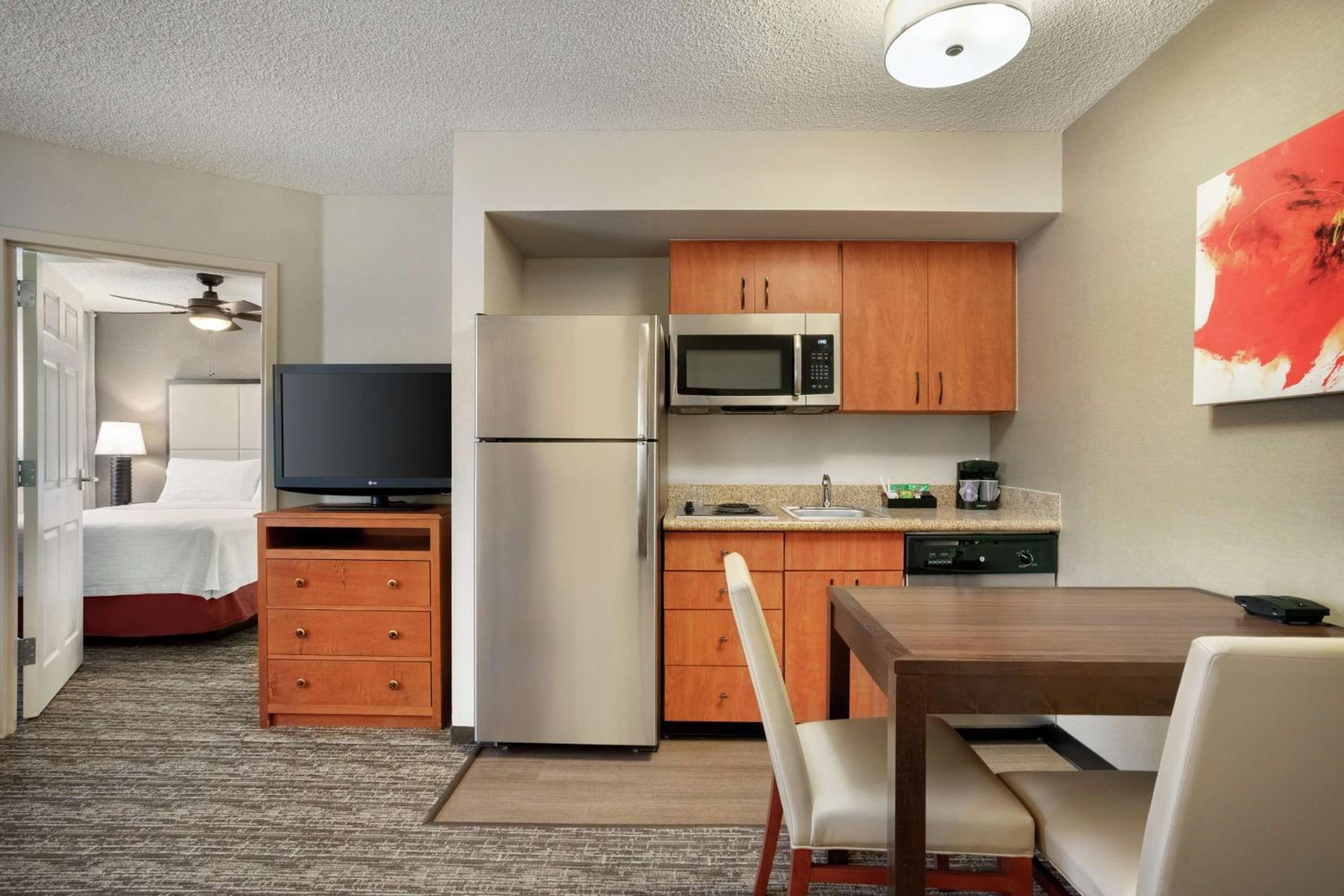 One-Bedroom King Suite - Non-Smoking - Photo 4