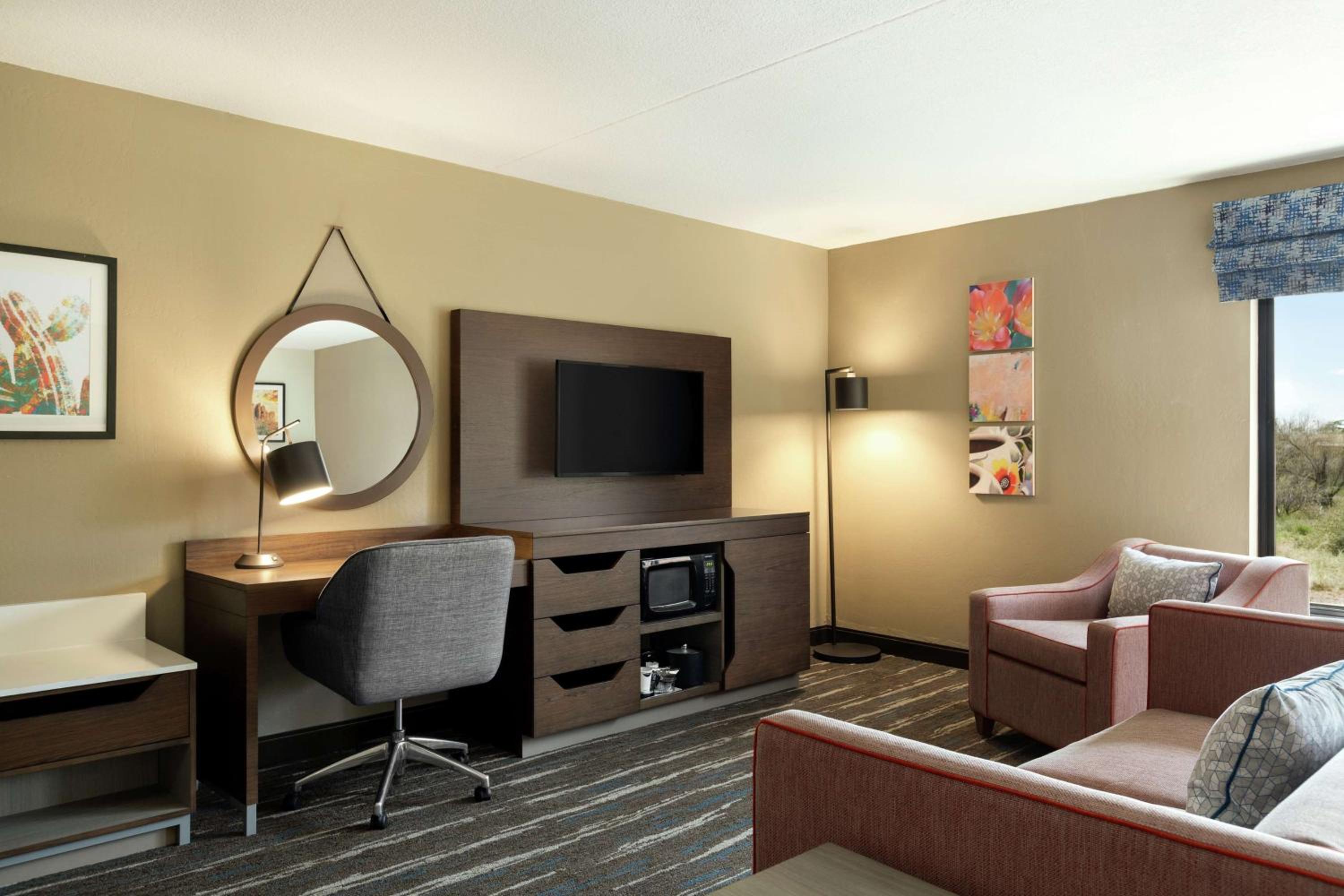 Large King Room - Photo 2