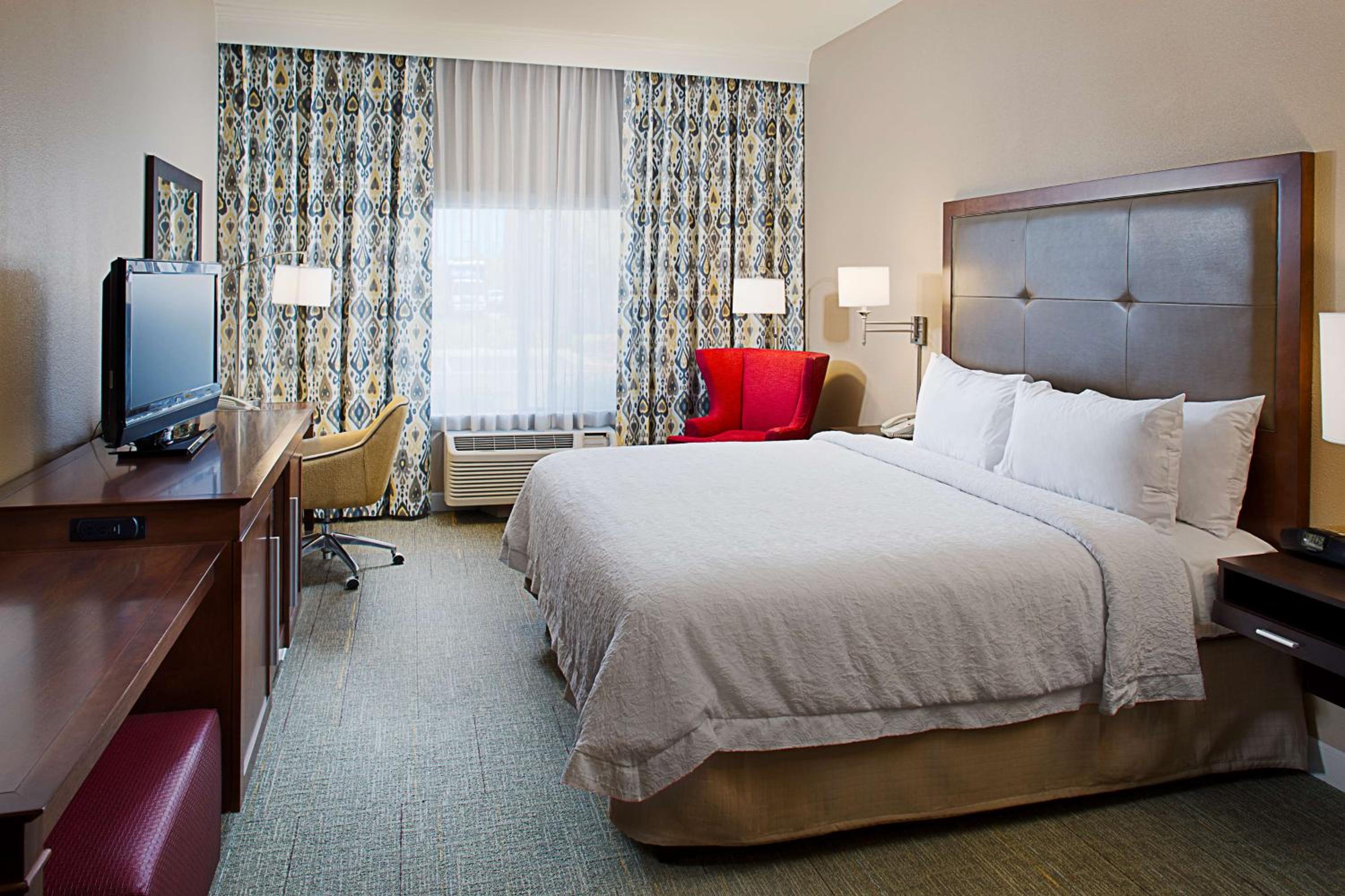 Deluxe King Room - Non-Smoking - Photo 1