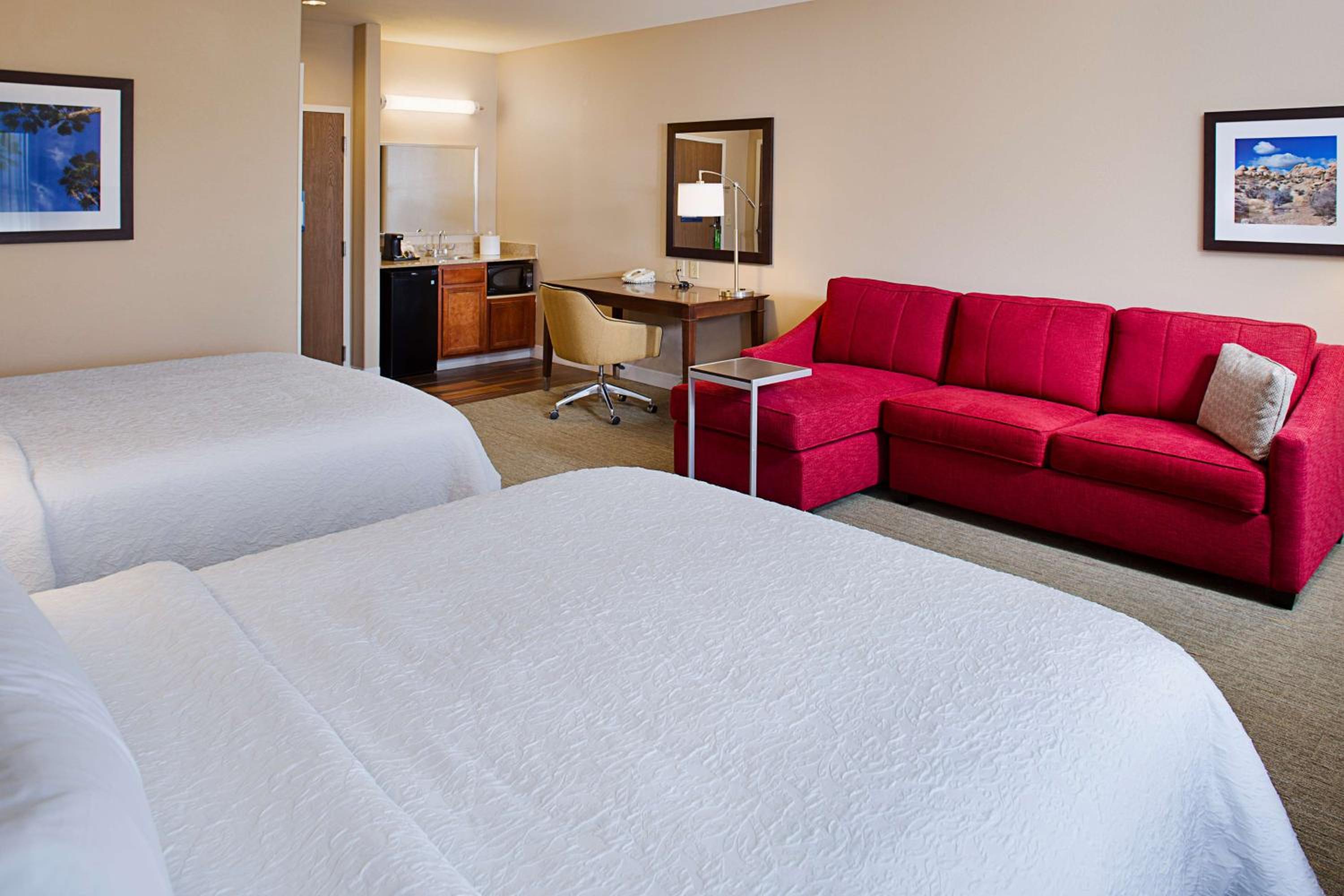 Queen Studio Suite with Two Queen Beds - Non-Smoking - Photo 5