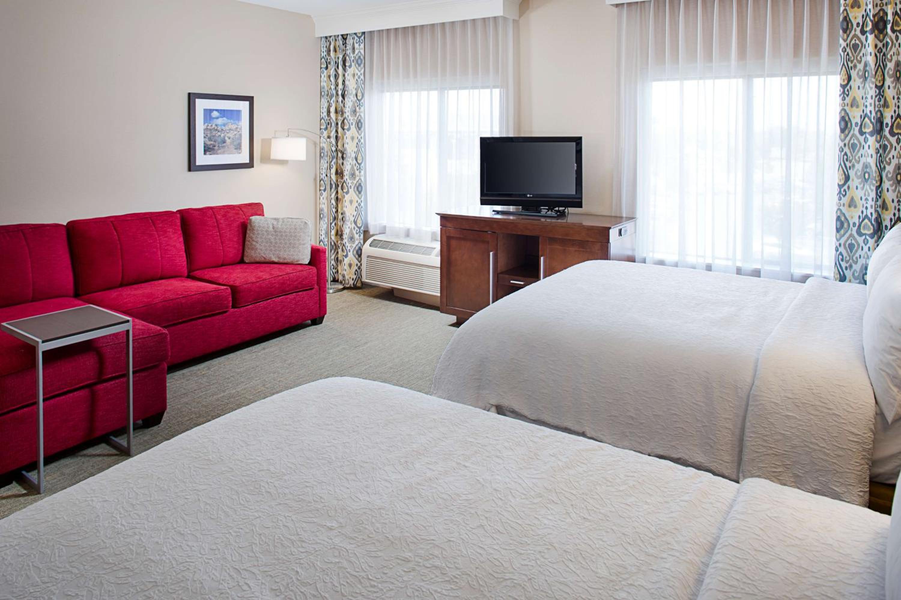 Queen Studio Suite with Two Queen Beds - Non-Smoking - Photo 3