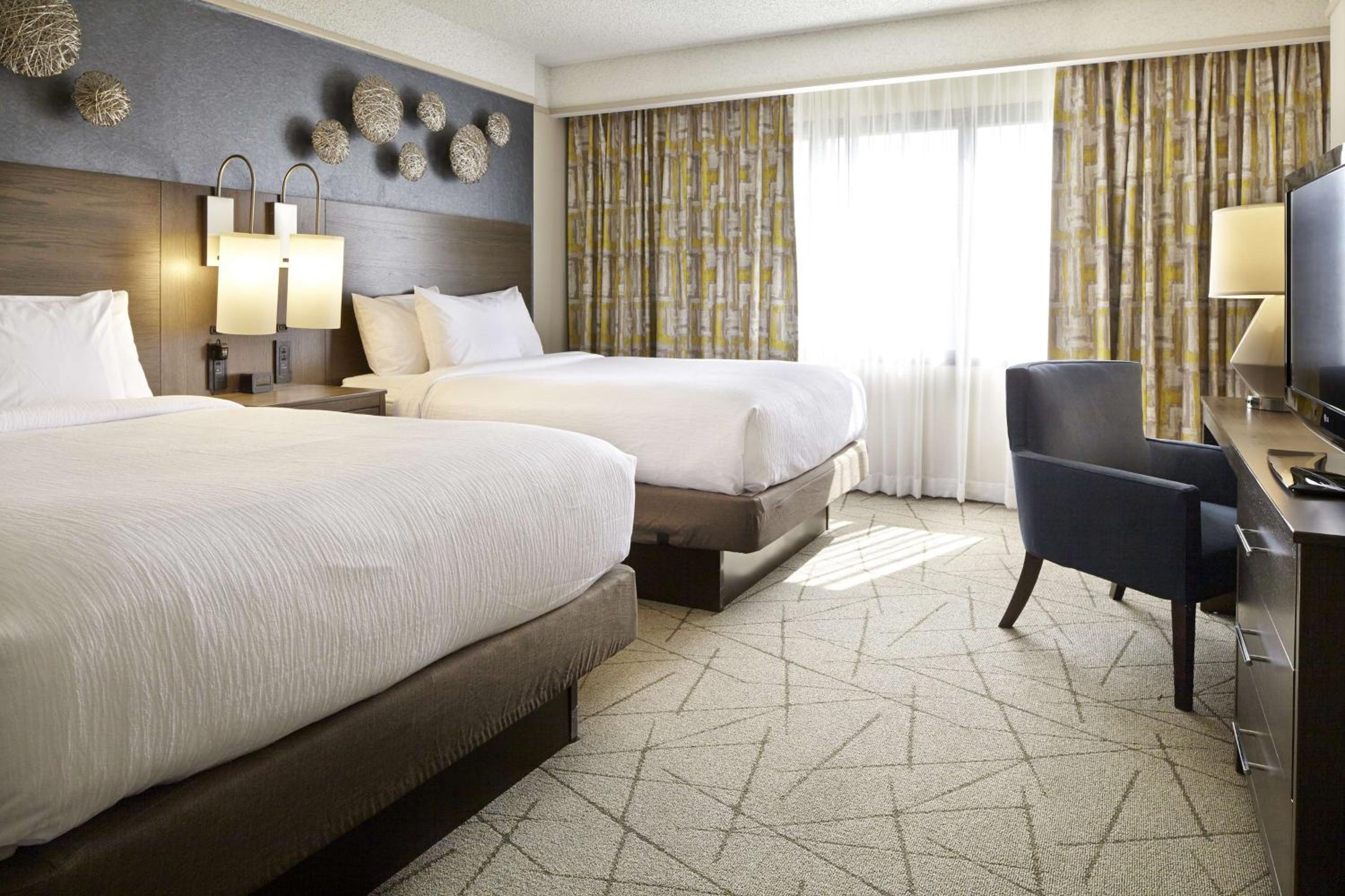 Two-Room Queen Suite with Two Queen Beds - Photo 2