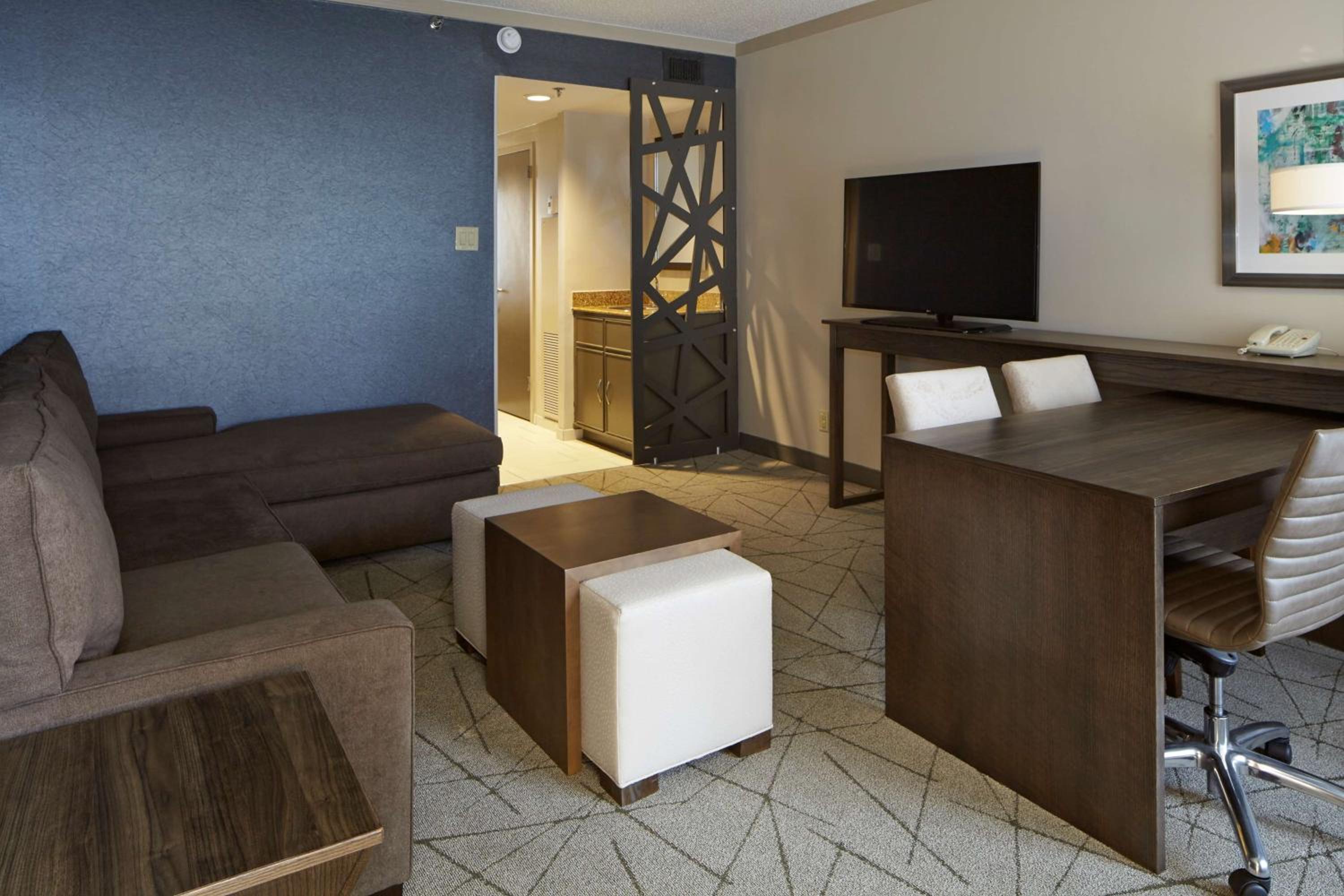 Two-Room King Suite - Non-Smoking - Photo 2