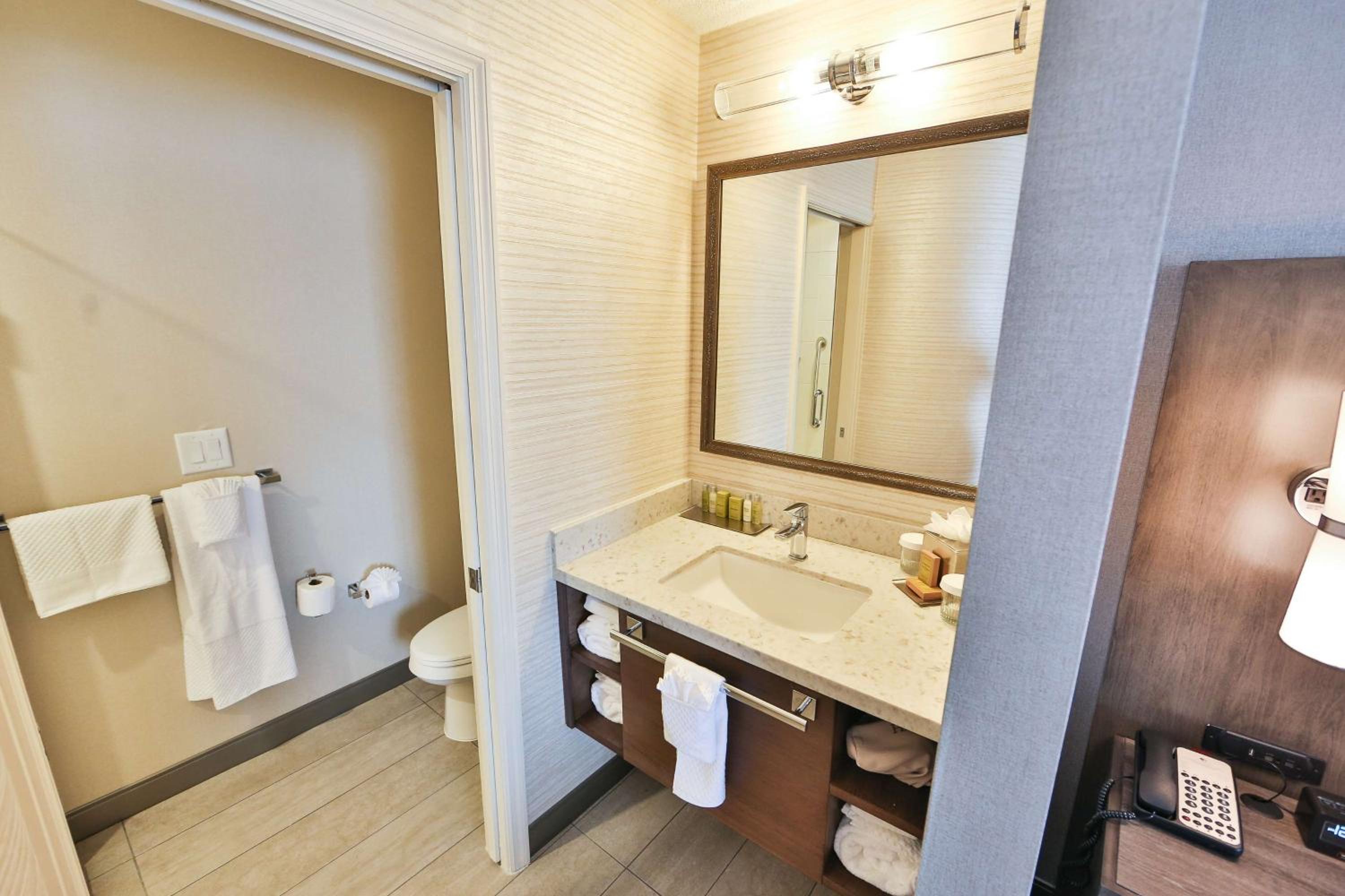 King Room - Non-Smoking - Photo 5