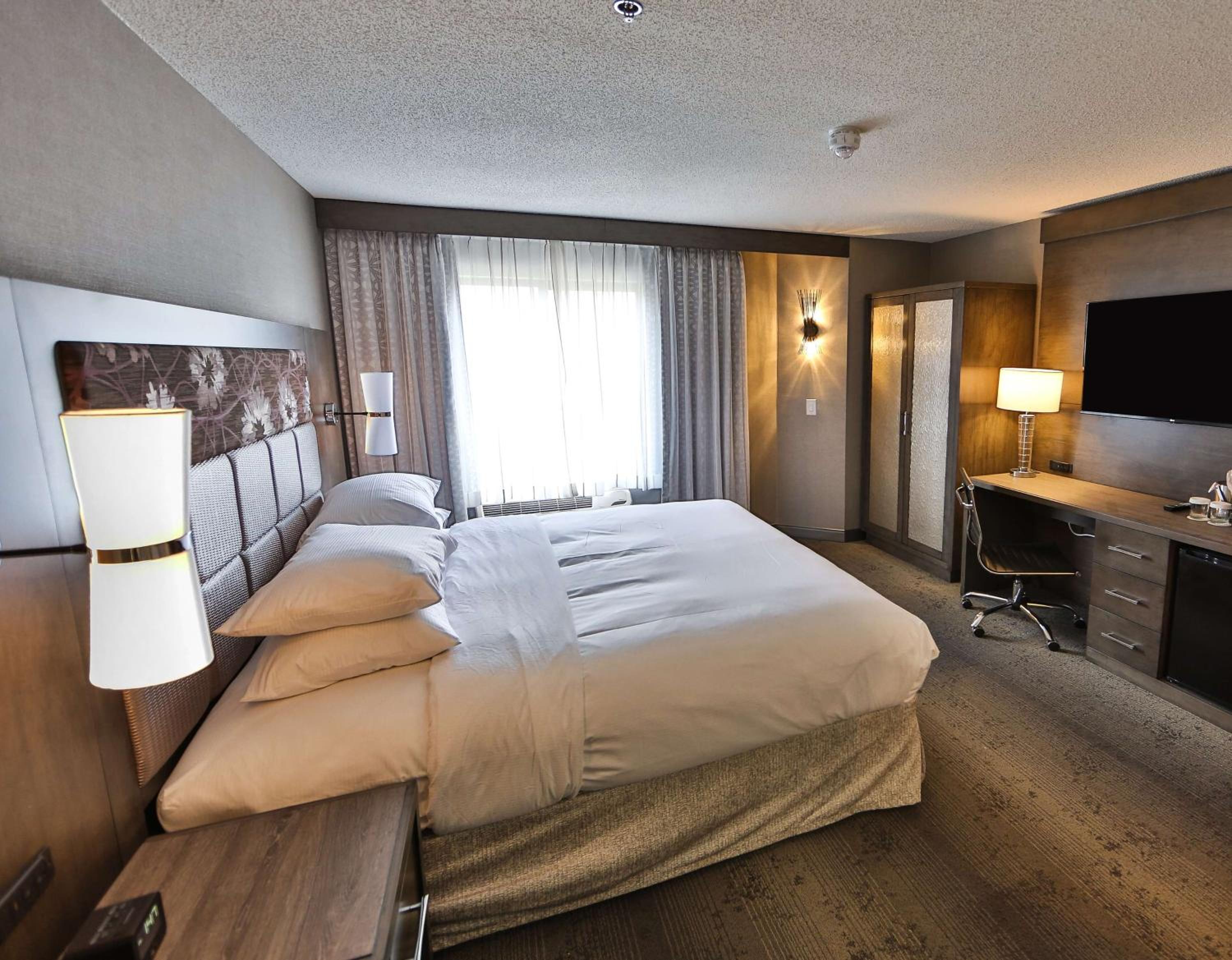 King Room with Accessible Tub - Mobility Access - Photo 4