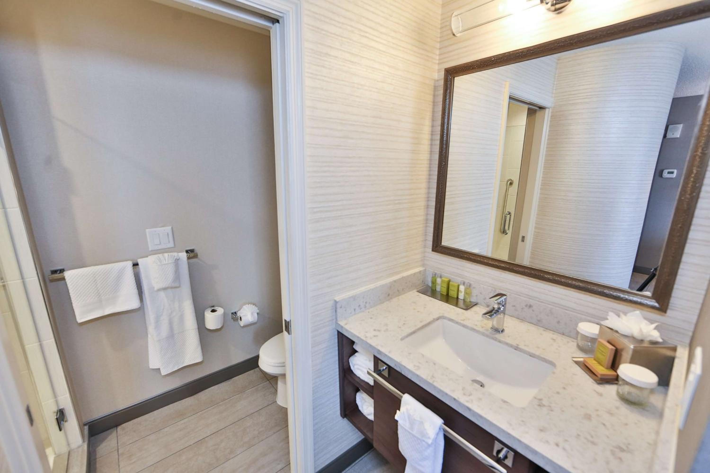 Double Room with Two Double Beds - Non-Smoking - Photo 2