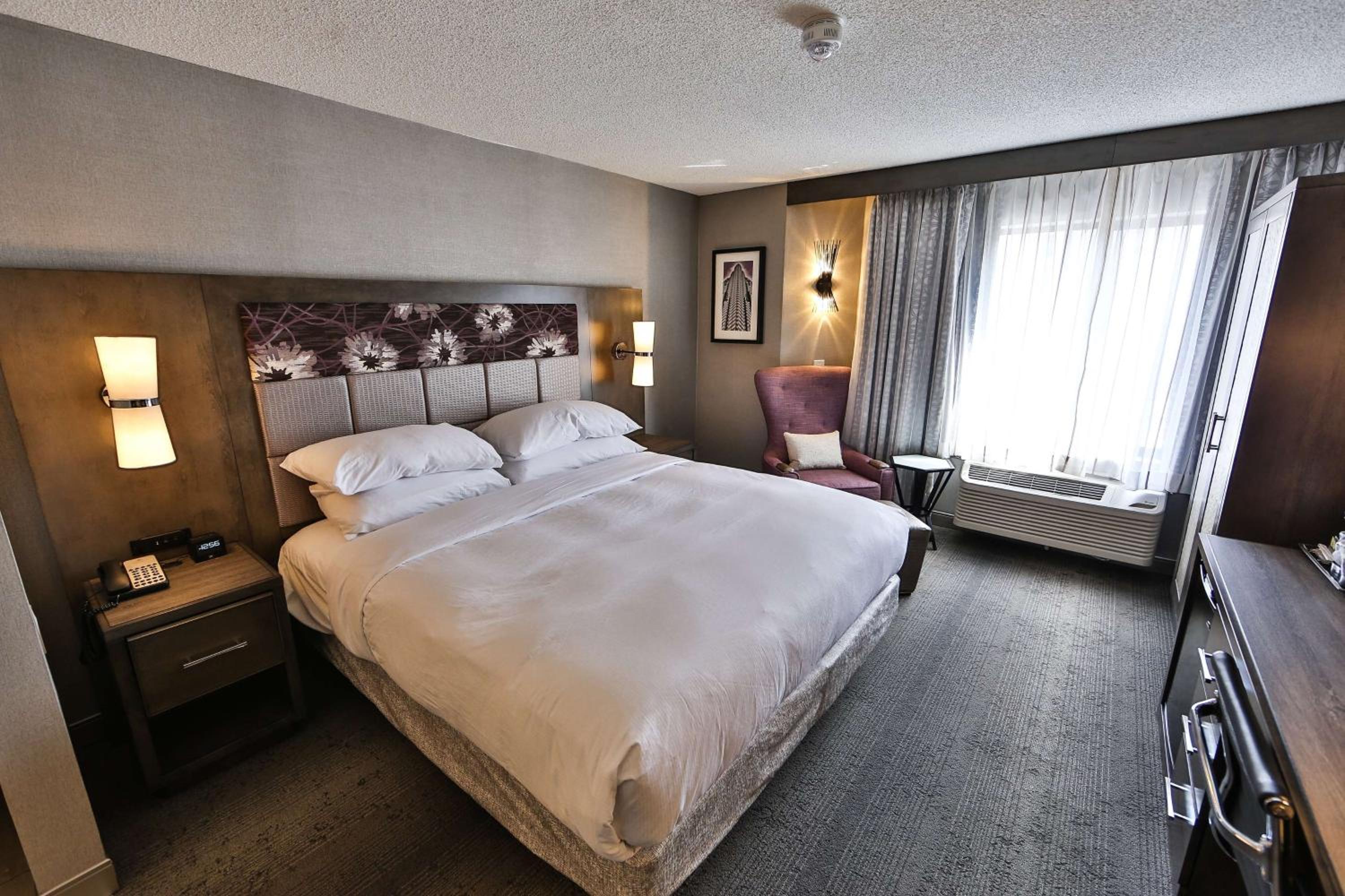 King Room - Non-Smoking - Photo 3