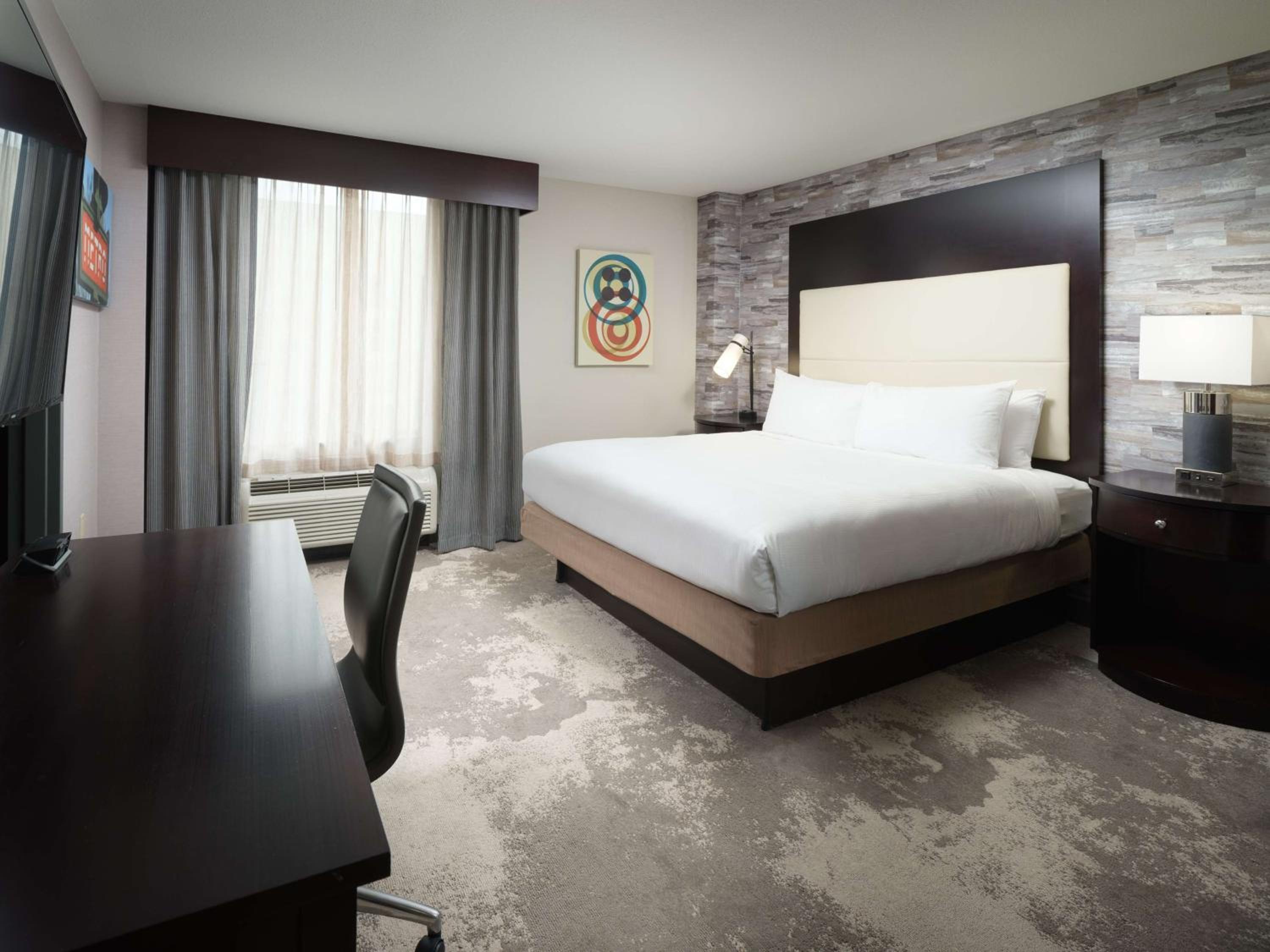 King Suite with Spa Bath - Photo 1