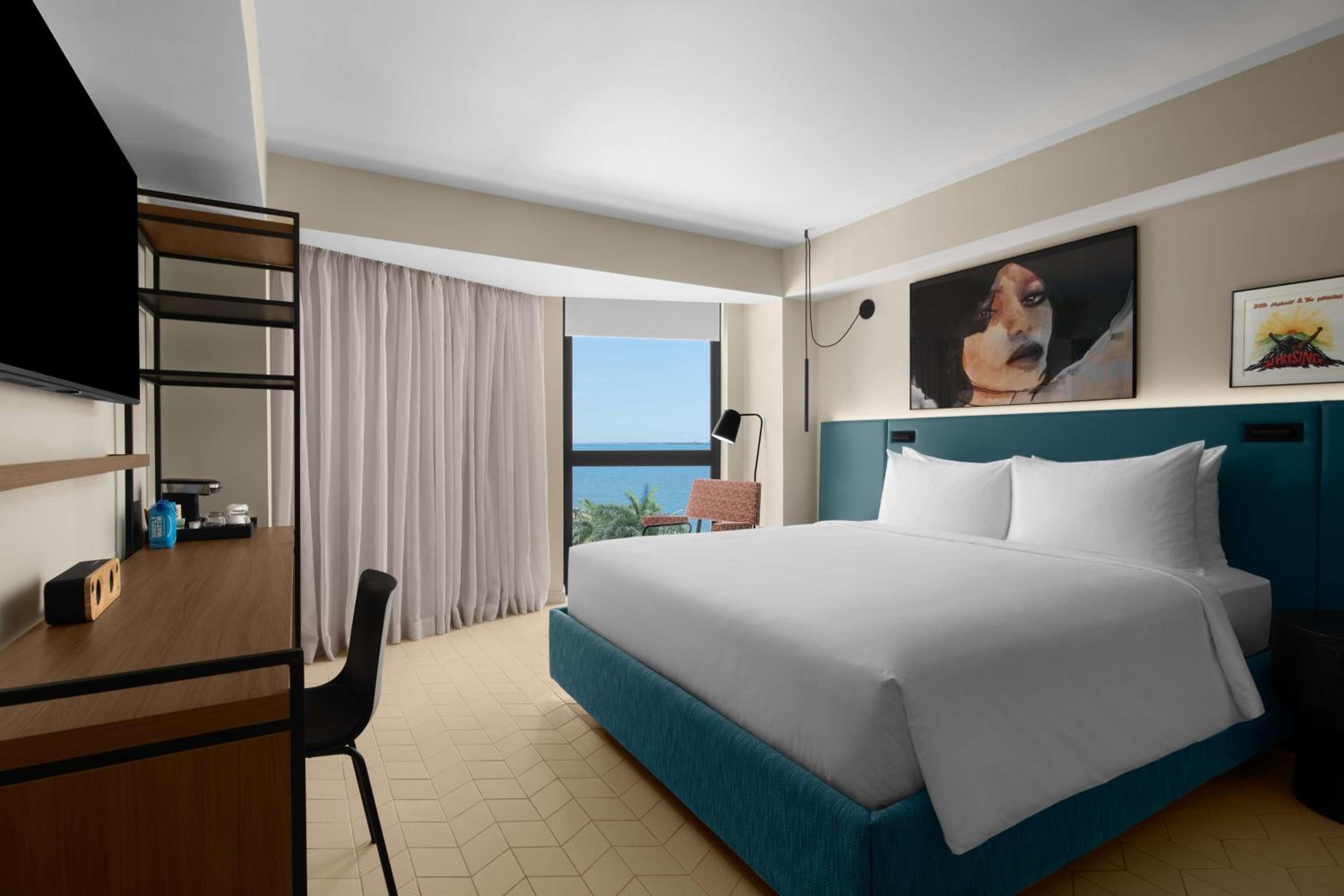 Deluxe King Room - Photo 1