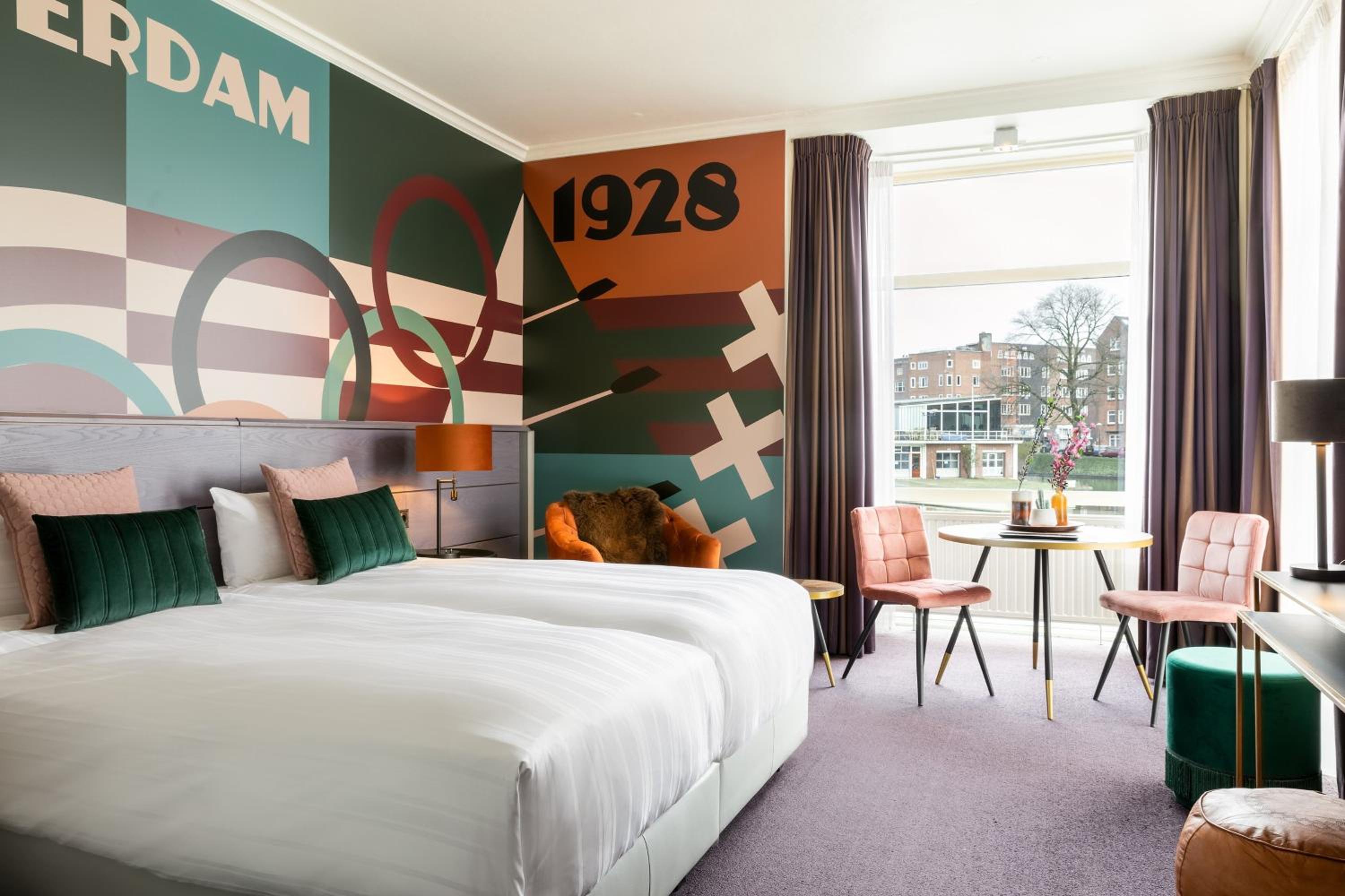 Deluxe Twin Room with Canal View photo 2