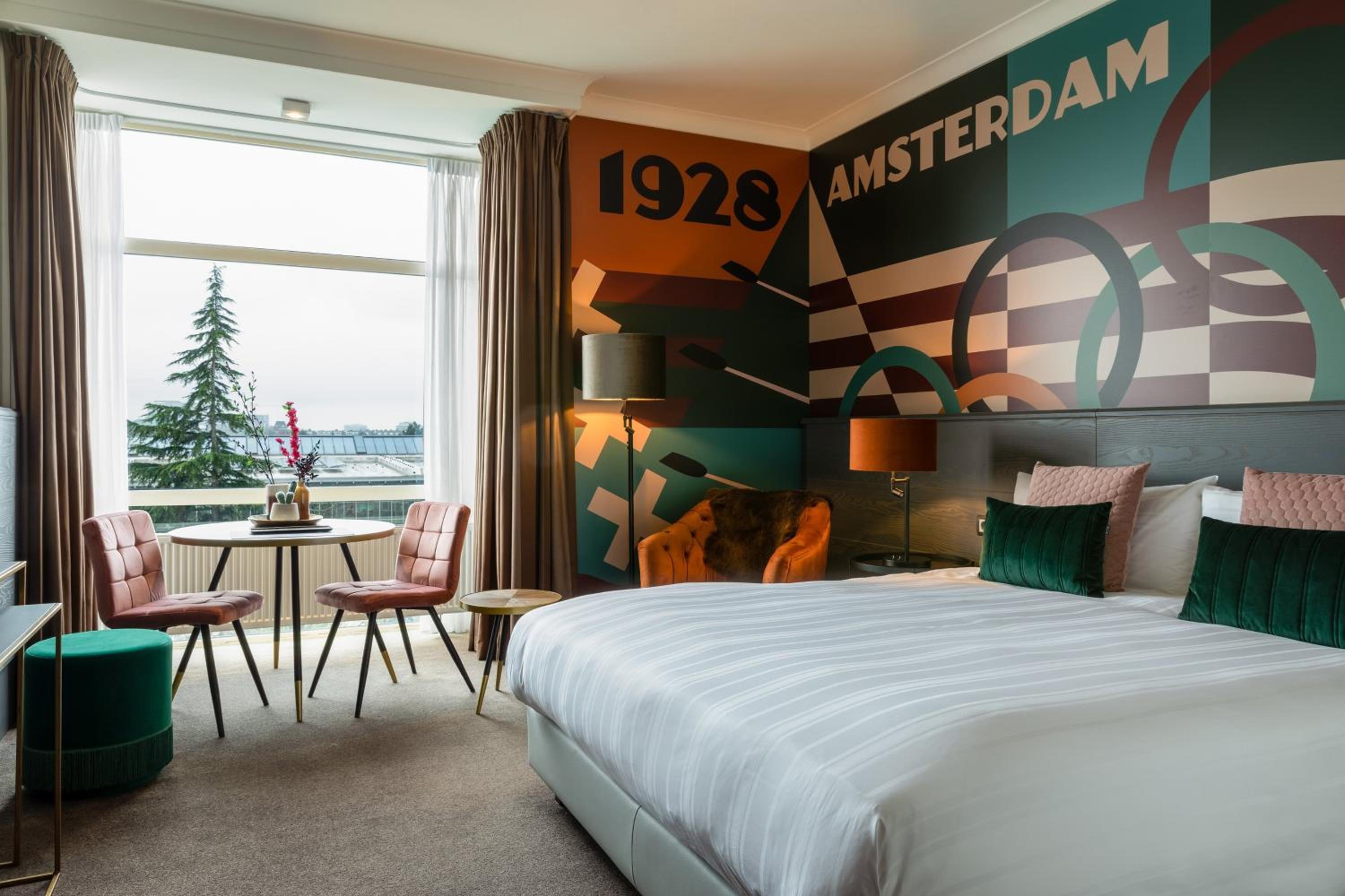 Deluxe King Room photo 1