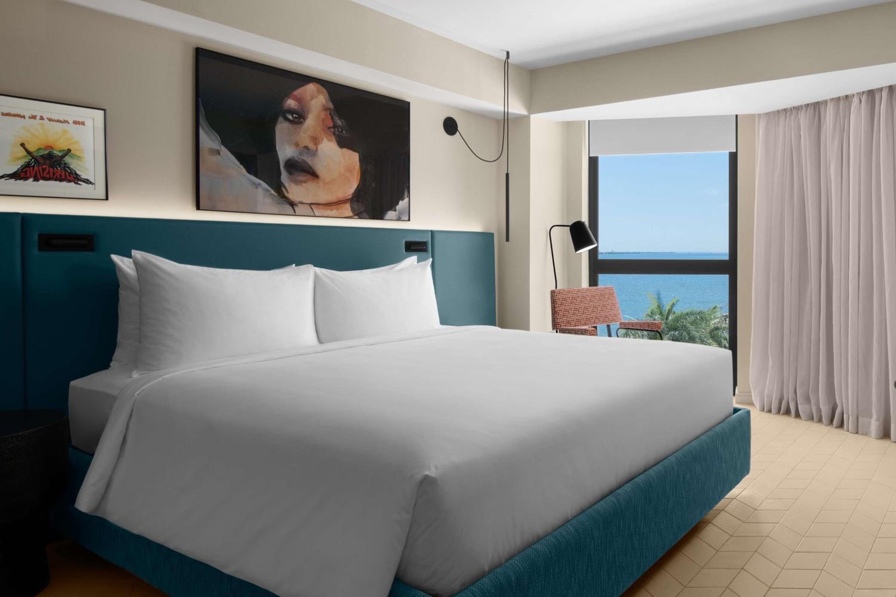 Deluxe King Room - Photo 3
