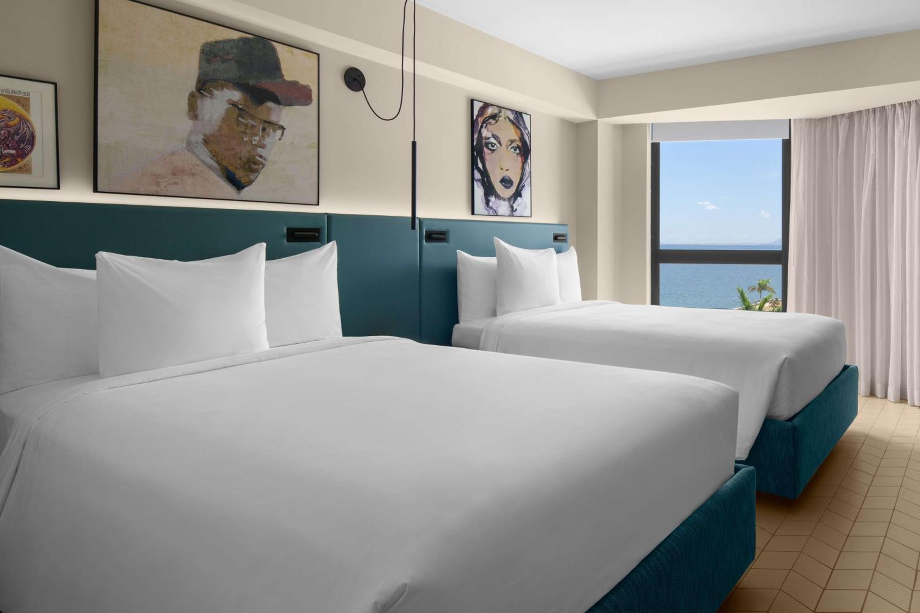 Deluxe Double Room with Two Double Beds - Photo 4